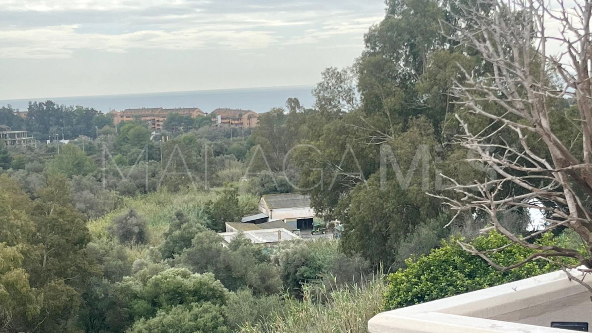 For sale Rio Real apartment with 3 bedrooms