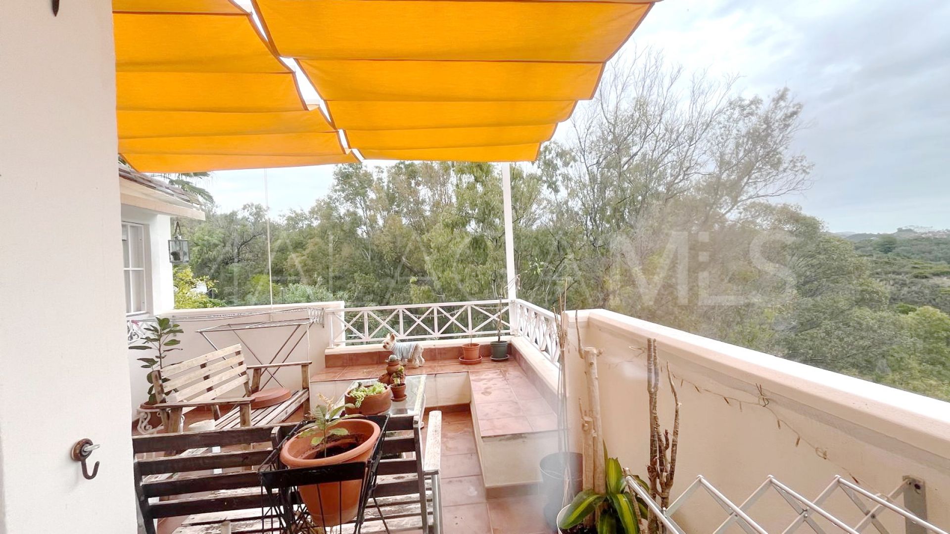 For sale Rio Real apartment with 3 bedrooms