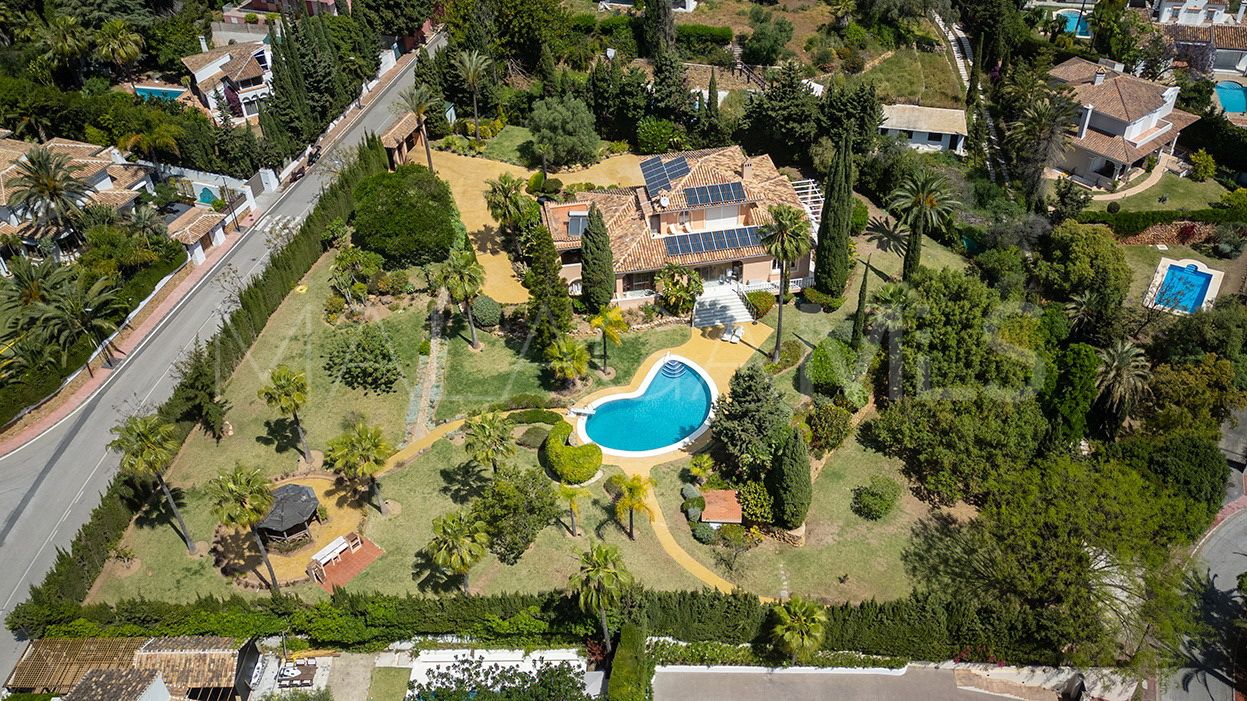 For sale 5 bedrooms villa in Cumbres de Elviria