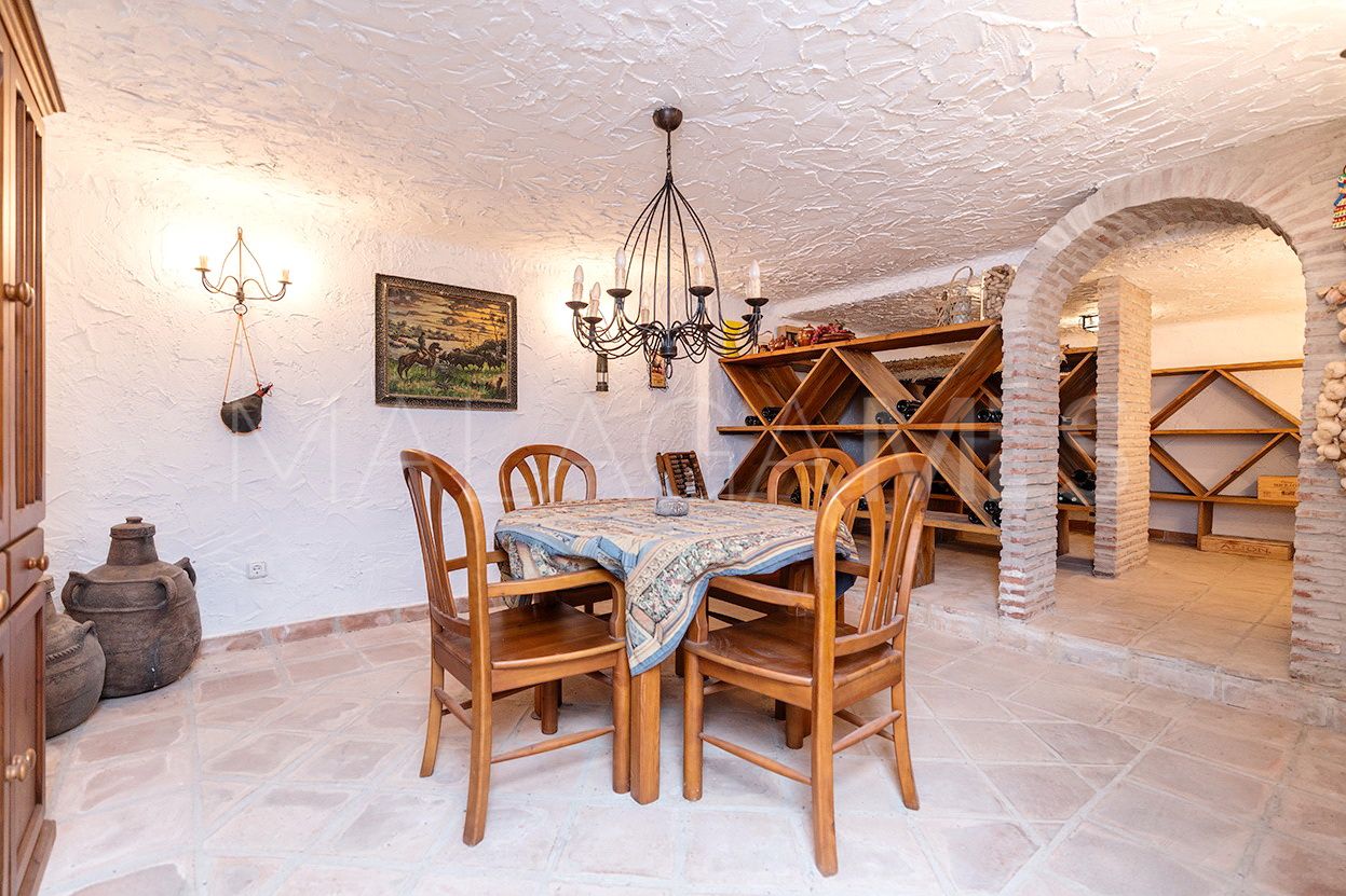 For sale 5 bedrooms villa in Cumbres de Elviria
