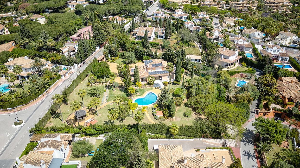 For sale 5 bedrooms villa in Cumbres de Elviria
