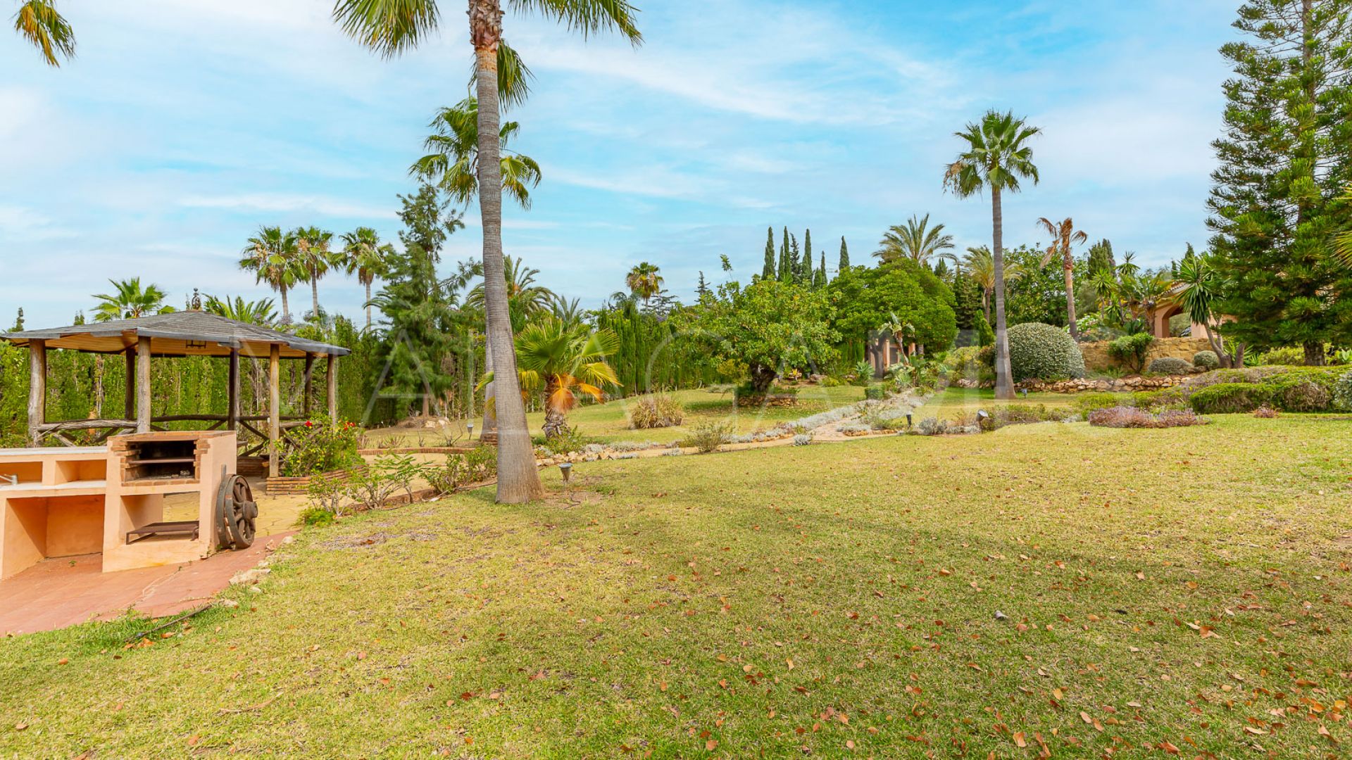 For sale 5 bedrooms villa in Cumbres de Elviria