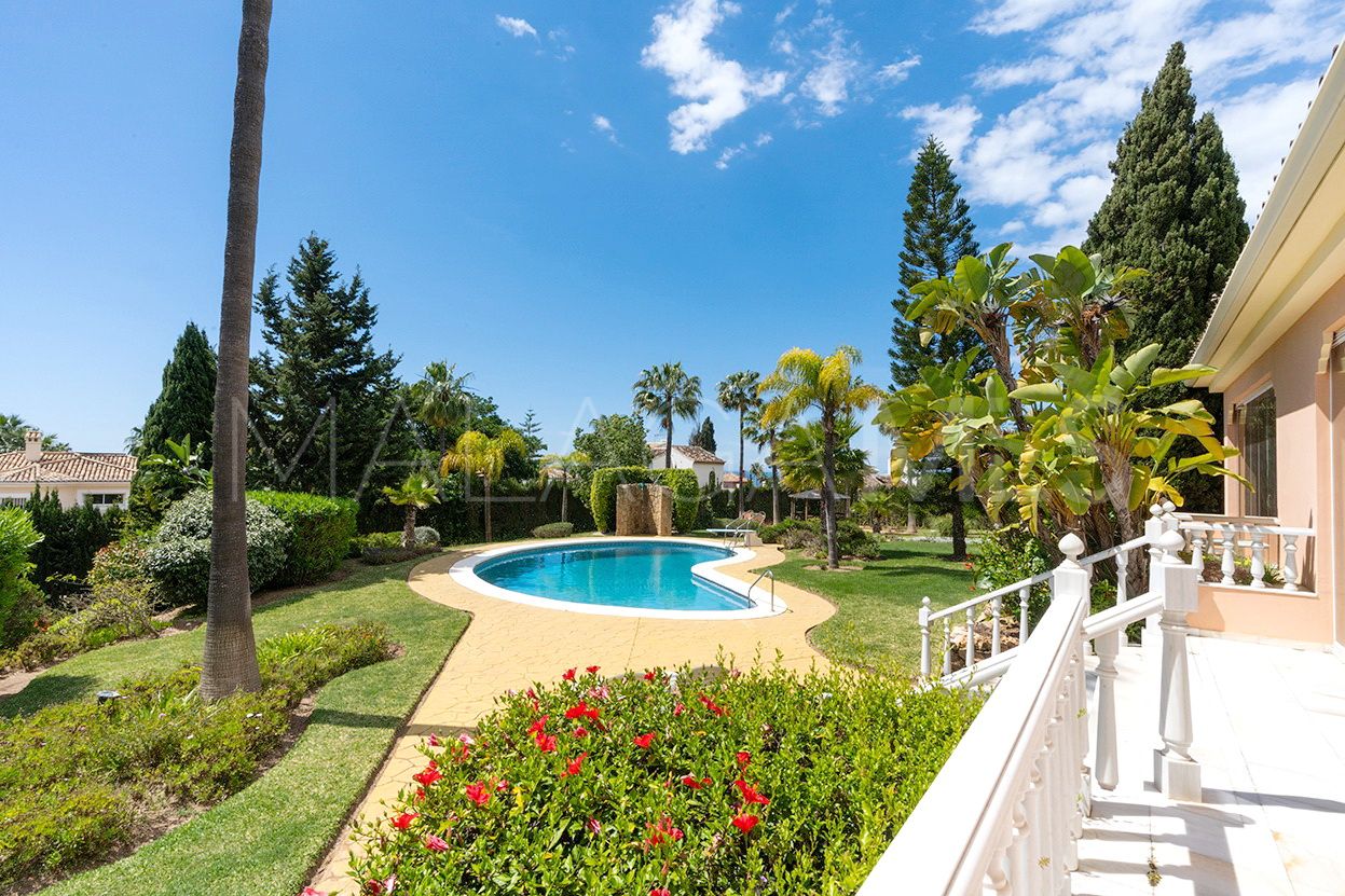 For sale 5 bedrooms villa in Cumbres de Elviria