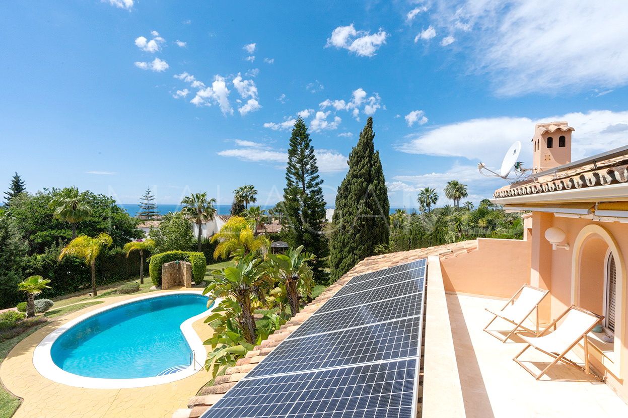 For sale 5 bedrooms villa in Cumbres de Elviria