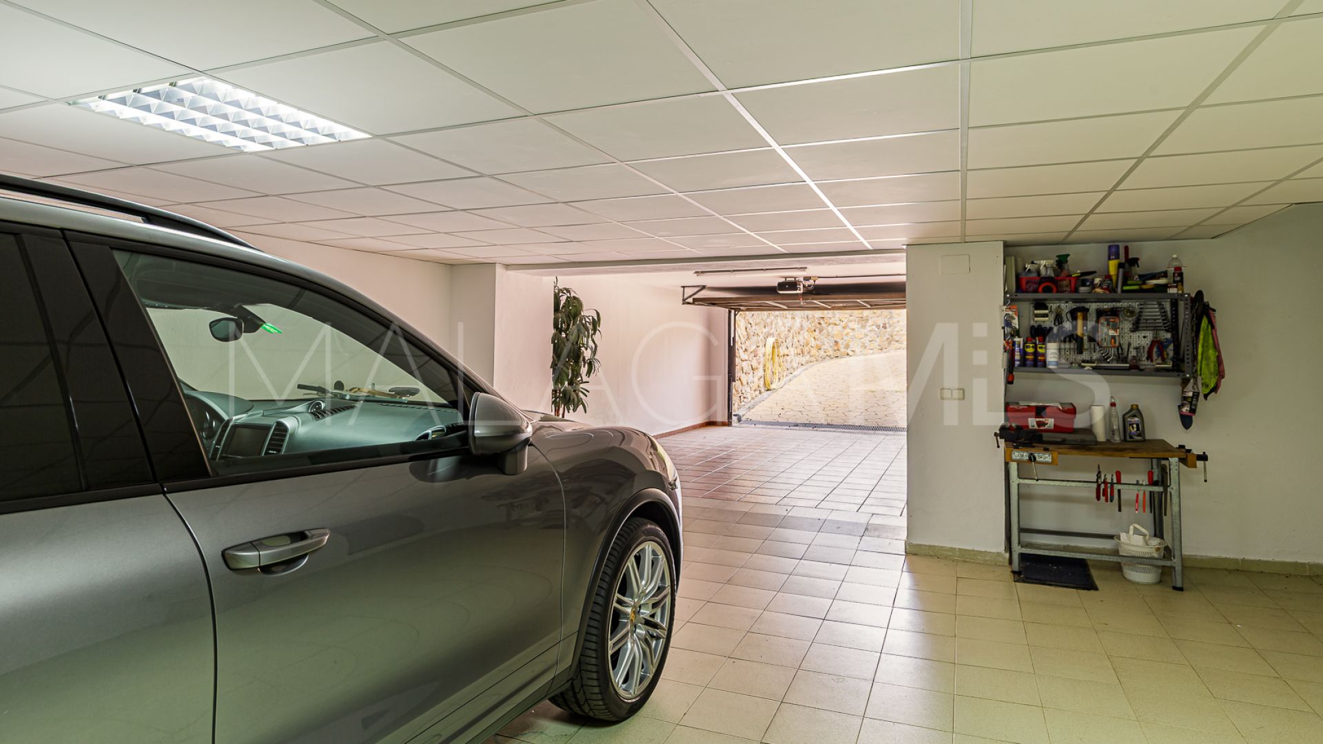 For sale 5 bedrooms villa in Cumbres de Elviria