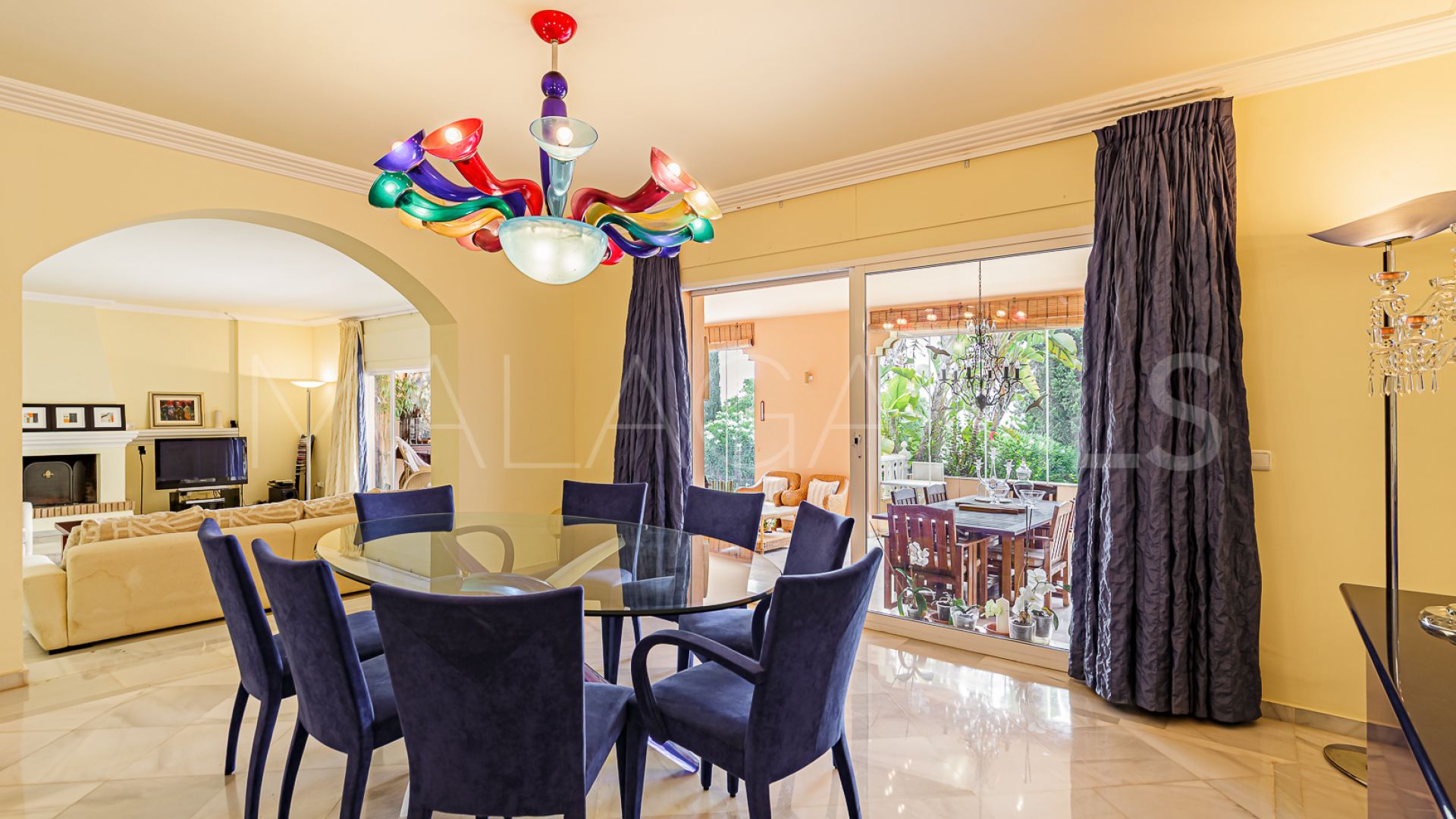For sale 5 bedrooms villa in Cumbres de Elviria