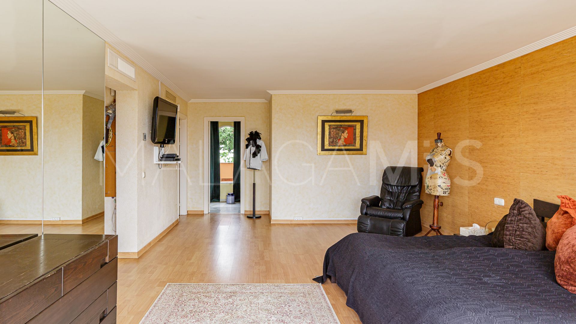 For sale 5 bedrooms villa in Cumbres de Elviria