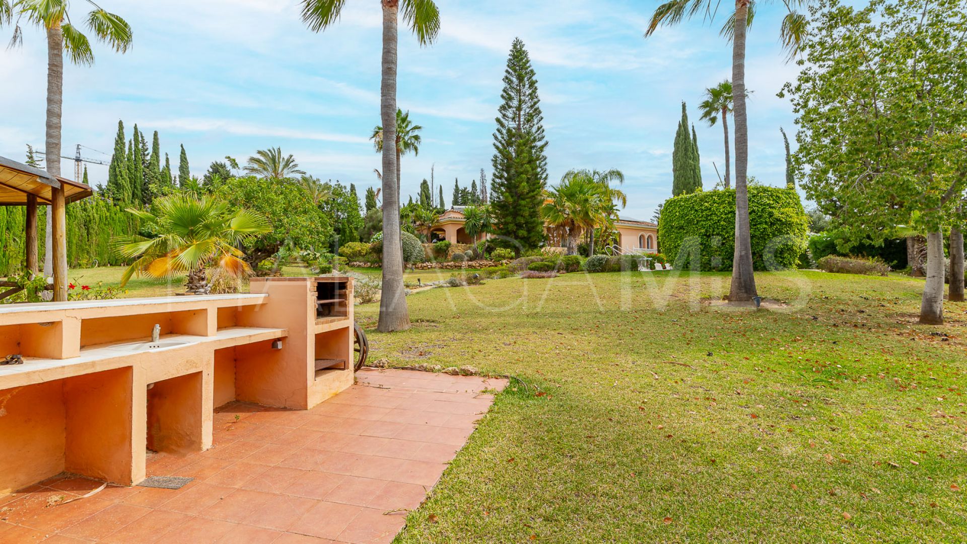 For sale 5 bedrooms villa in Cumbres de Elviria