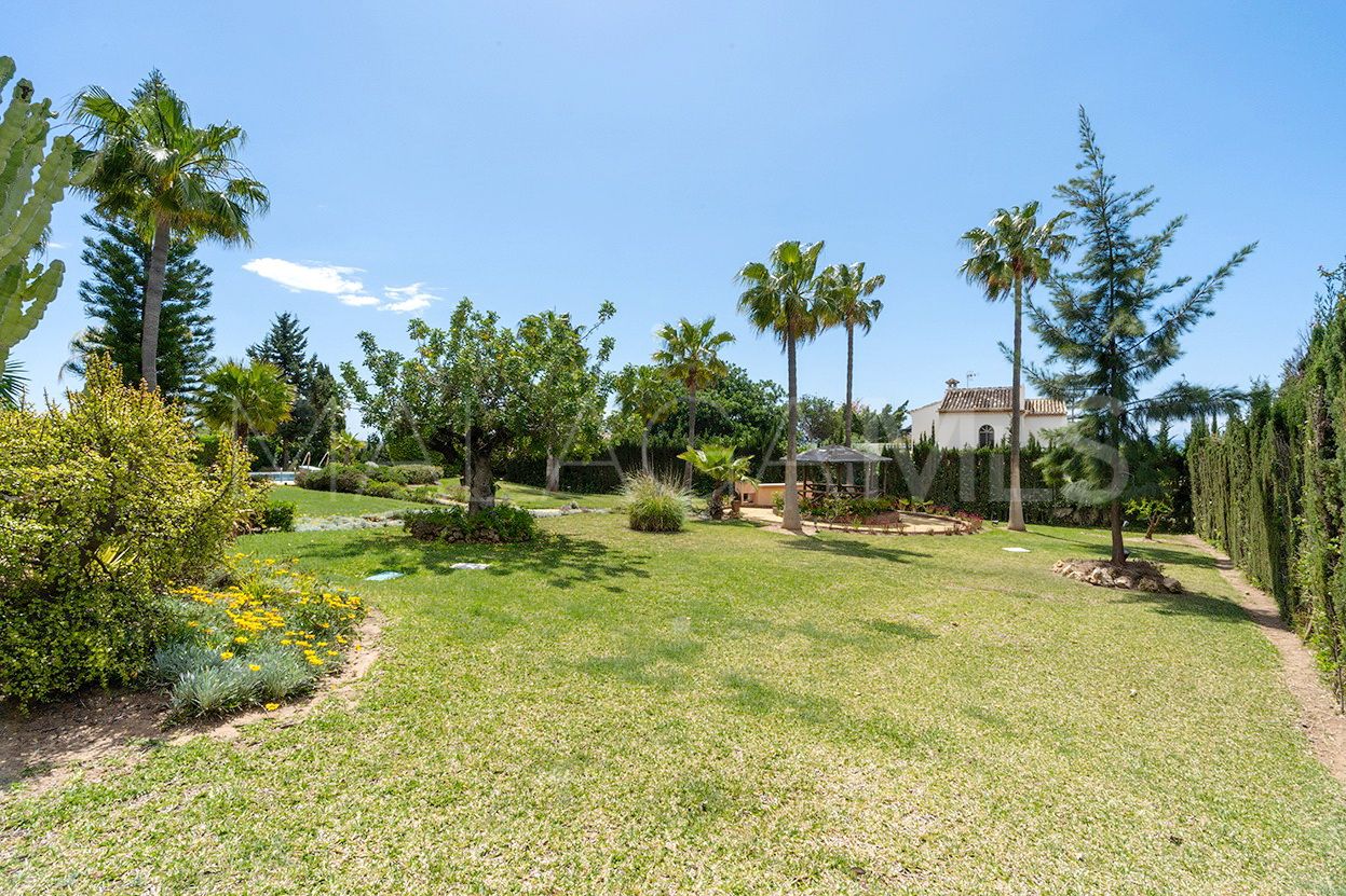 For sale 5 bedrooms villa in Cumbres de Elviria