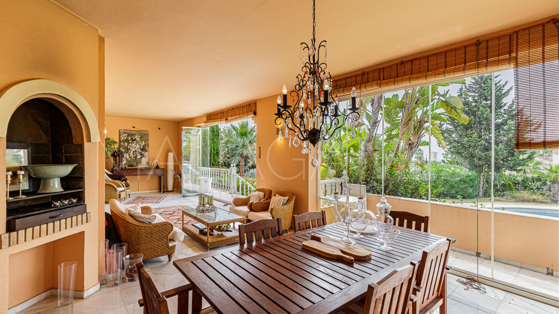 For sale 5 bedrooms villa in Cumbres de Elviria