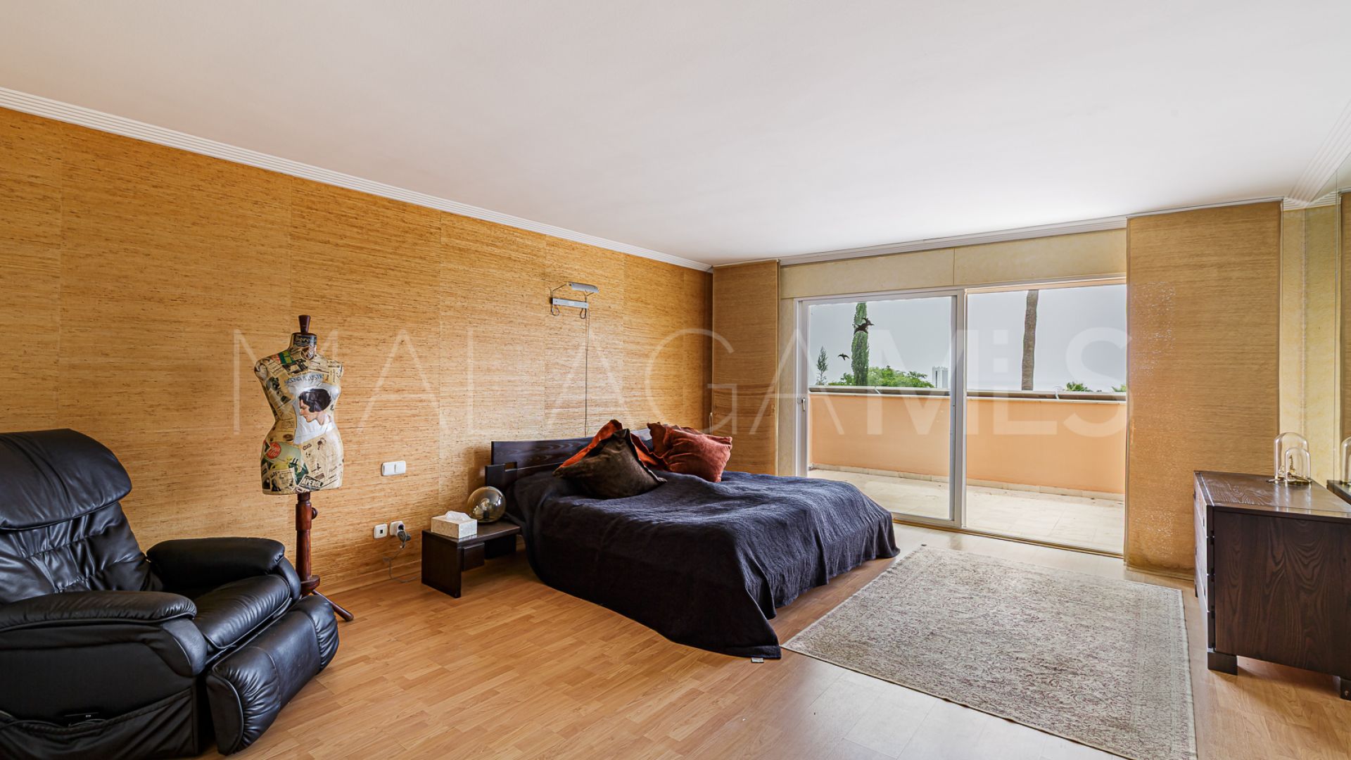 For sale 5 bedrooms villa in Cumbres de Elviria
