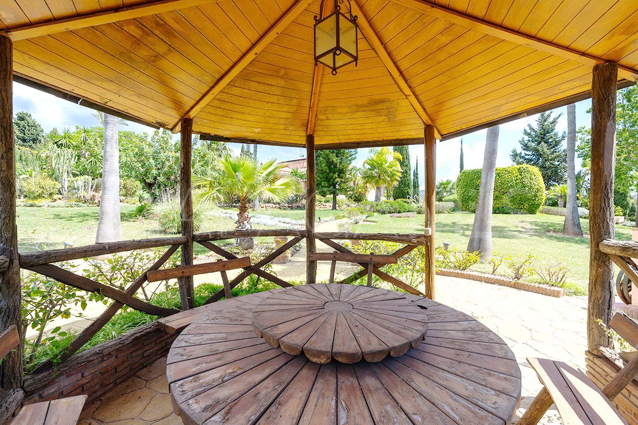 For sale 5 bedrooms villa in Cumbres de Elviria
