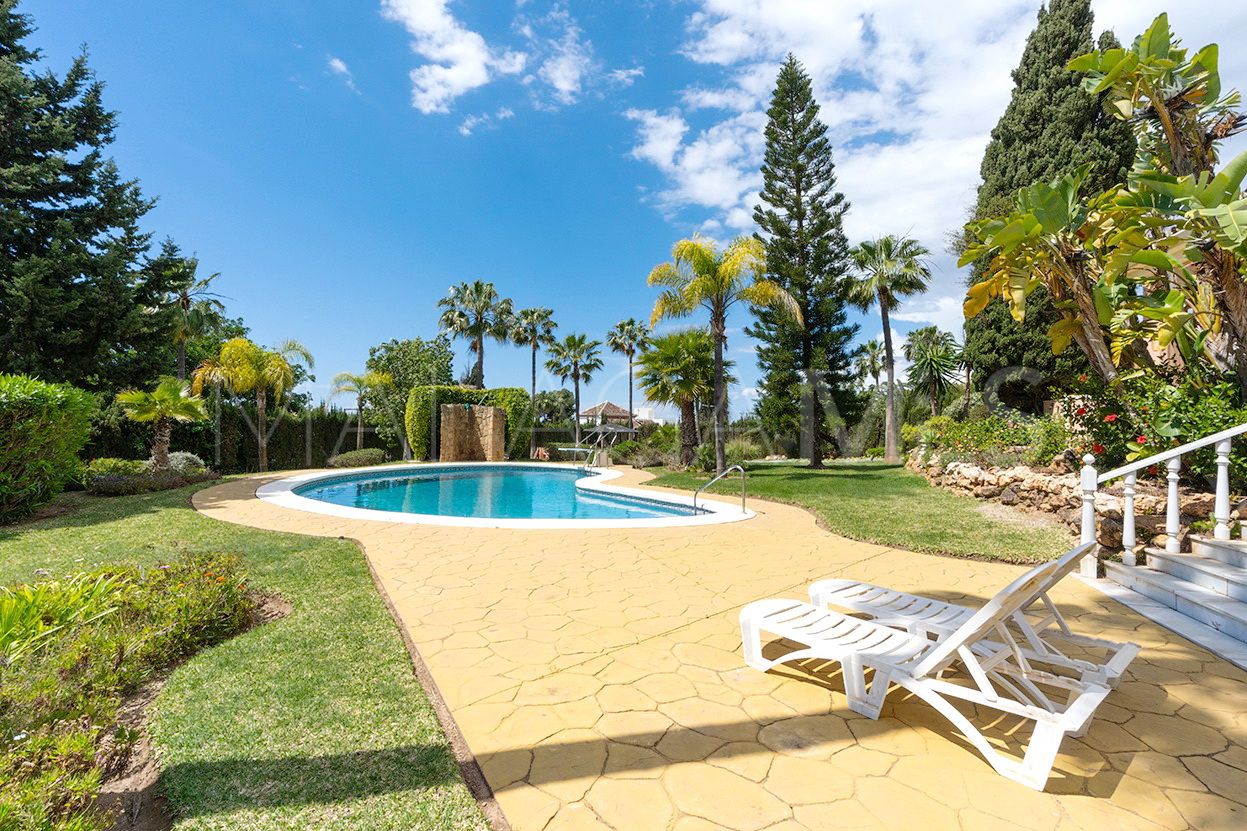 For sale 5 bedrooms villa in Cumbres de Elviria