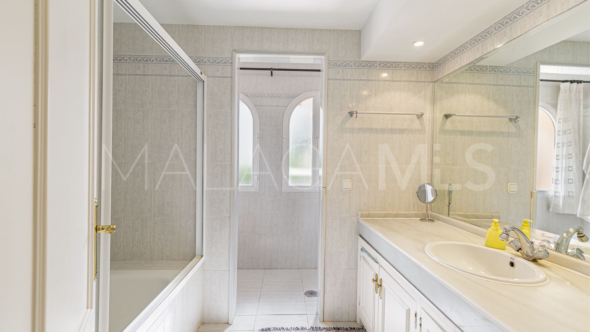 For sale 5 bedrooms villa in Cumbres de Elviria