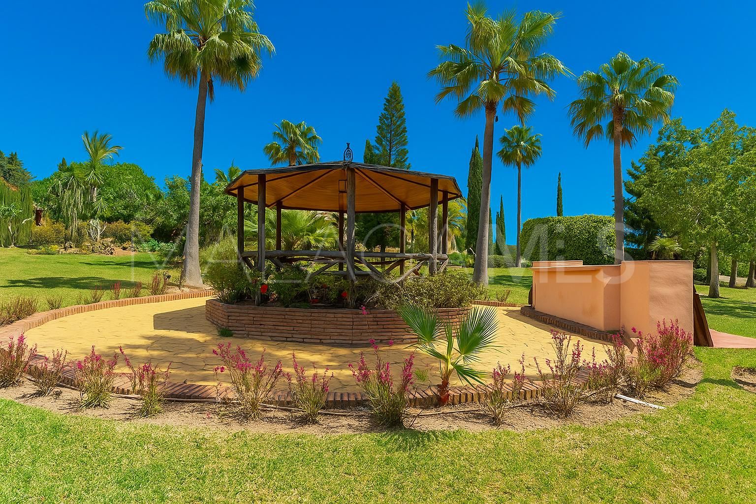 For sale 5 bedrooms villa in Cumbres de Elviria