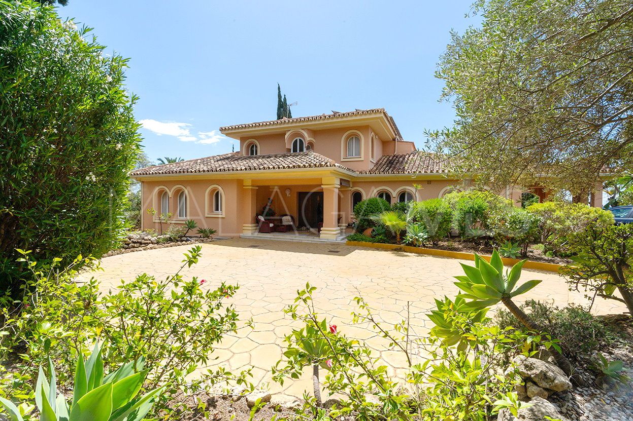 For sale 5 bedrooms villa in Cumbres de Elviria