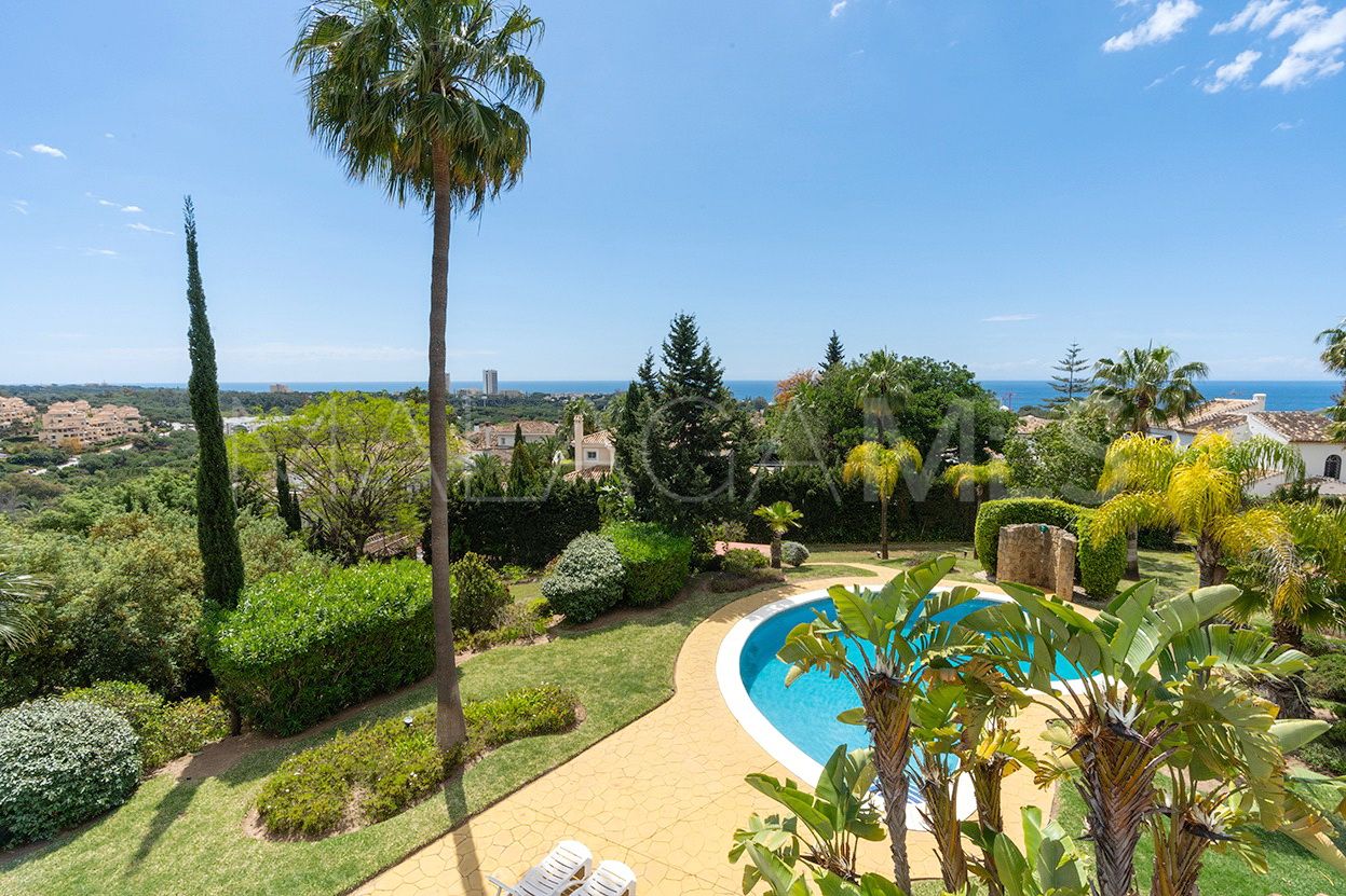 For sale 5 bedrooms villa in Cumbres de Elviria