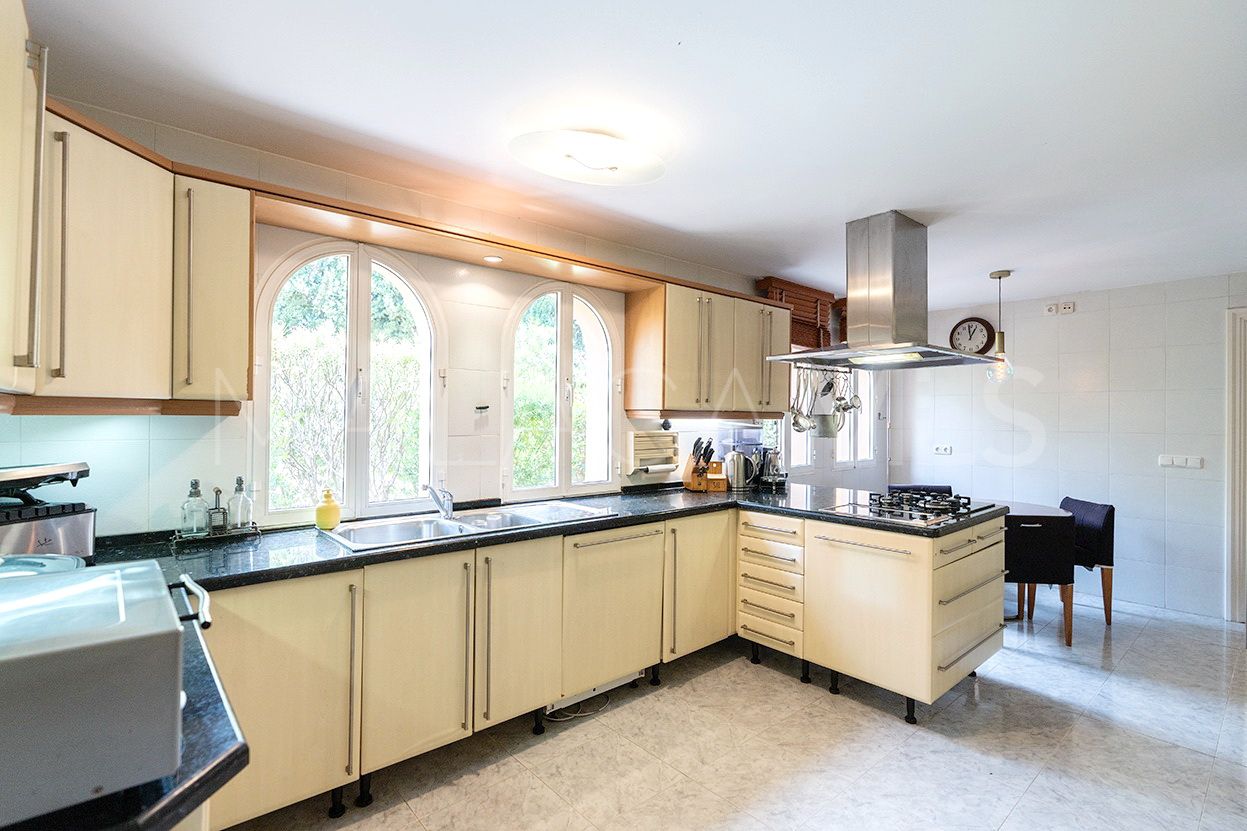 For sale 5 bedrooms villa in Cumbres de Elviria
