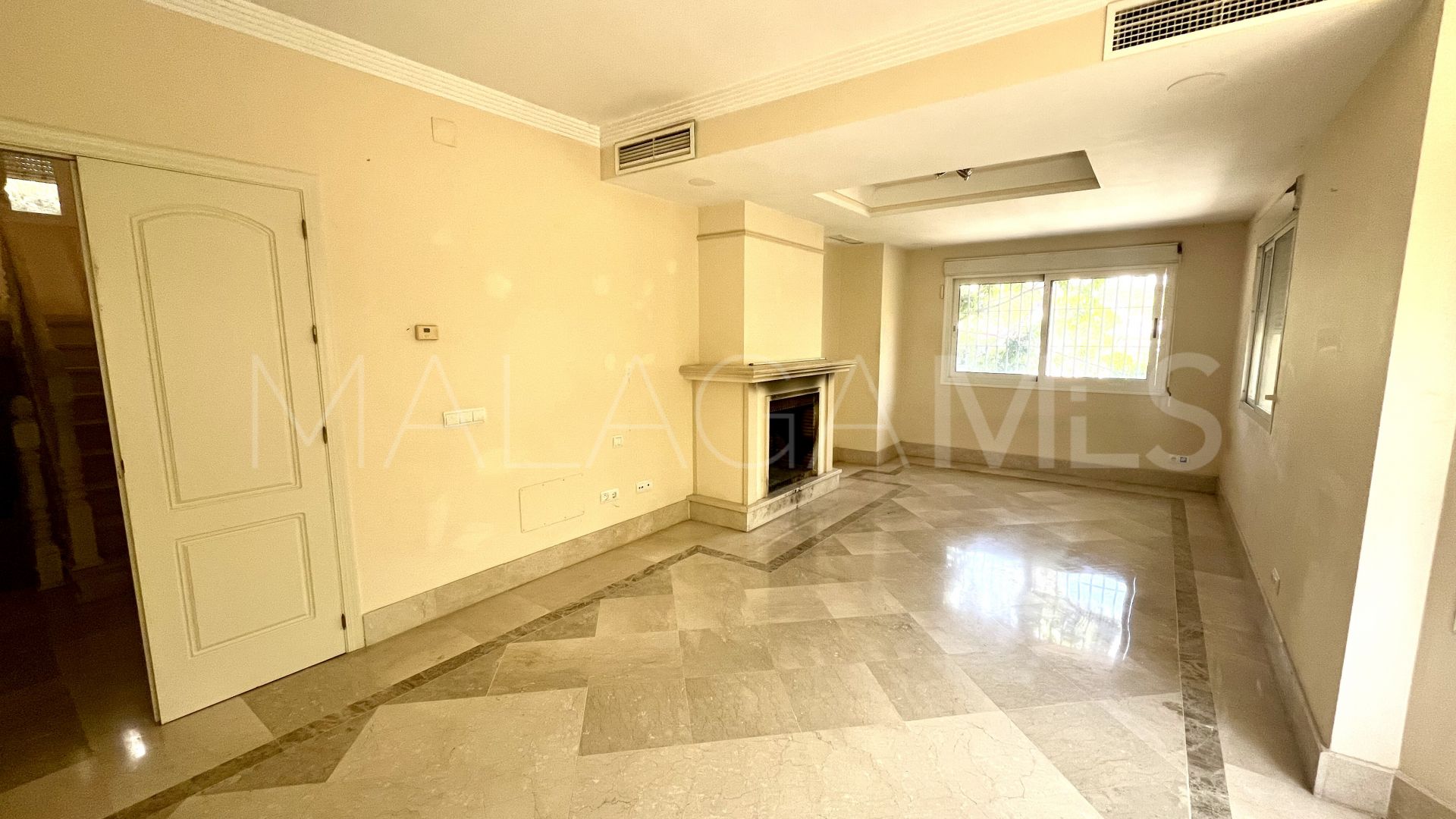Villa for sale in Los Naranjos