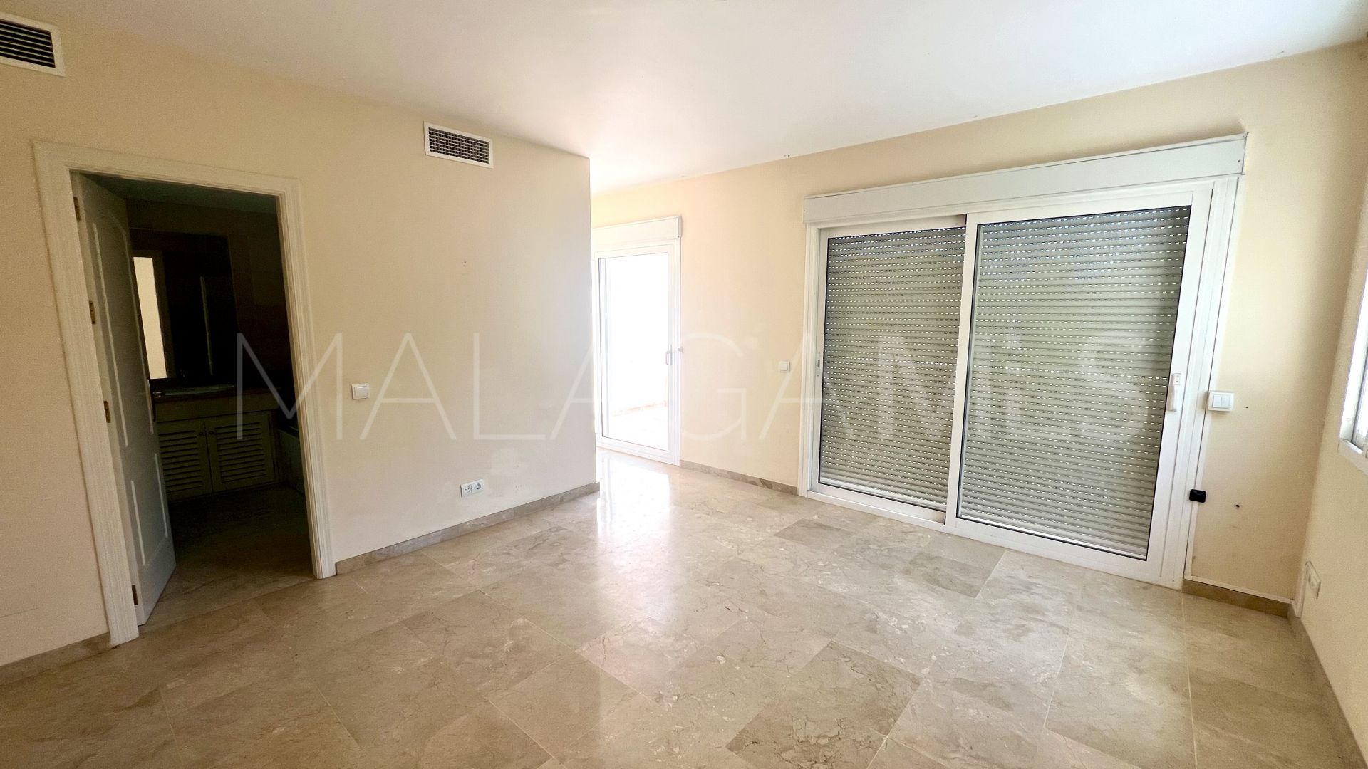 Villa for sale in Los Naranjos