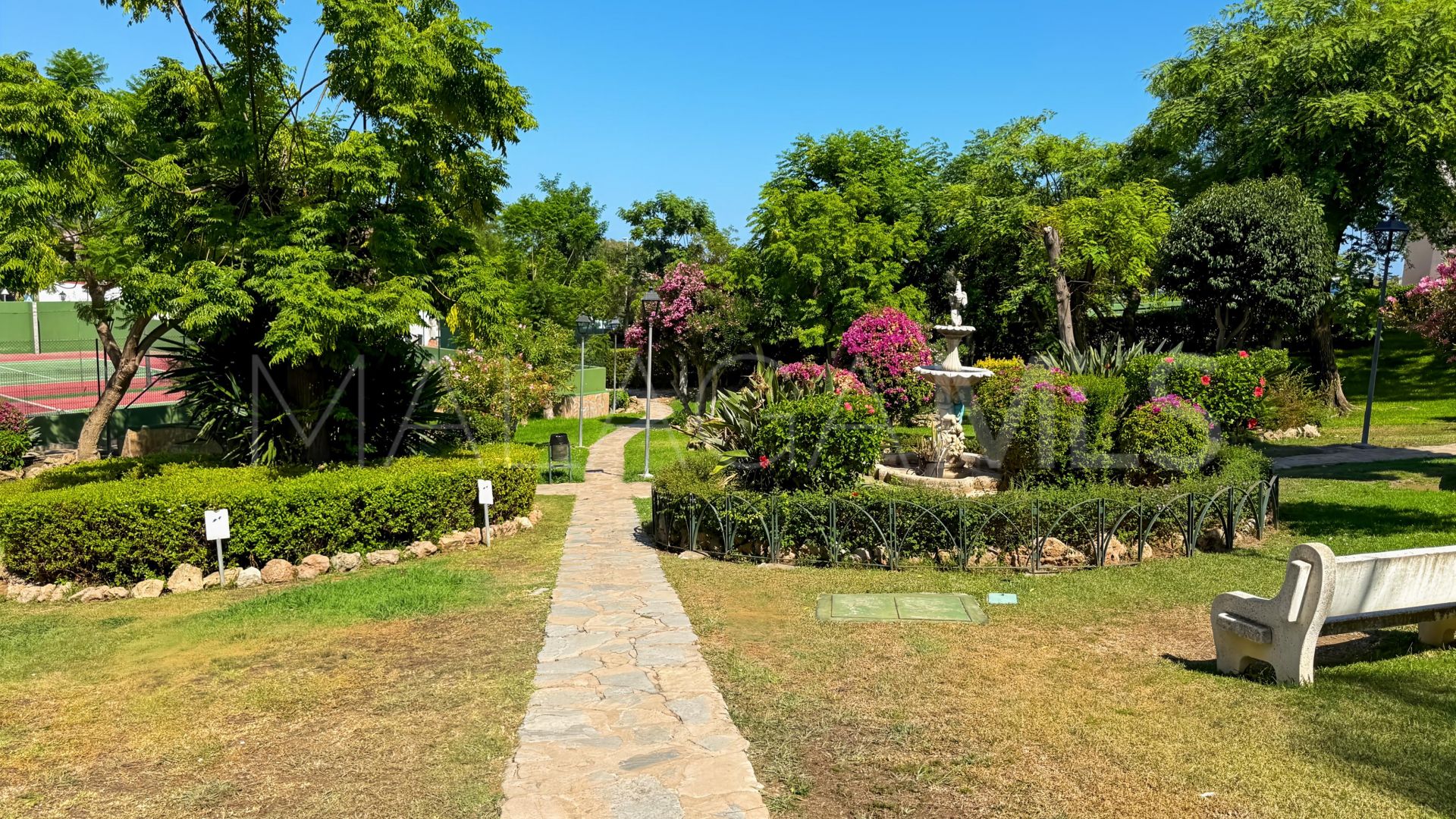 For sale flat in Estepona East