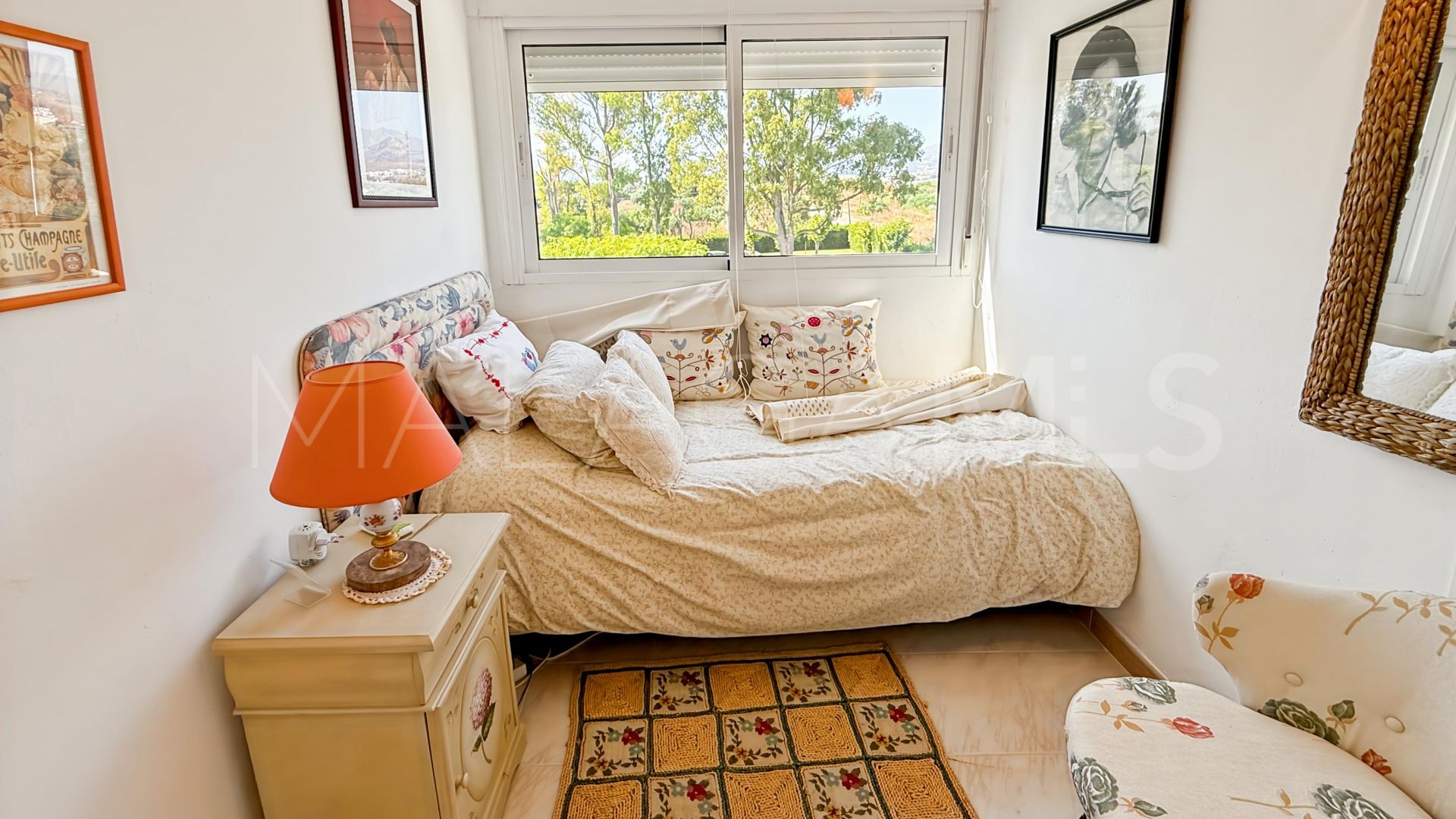 For sale flat in Estepona East