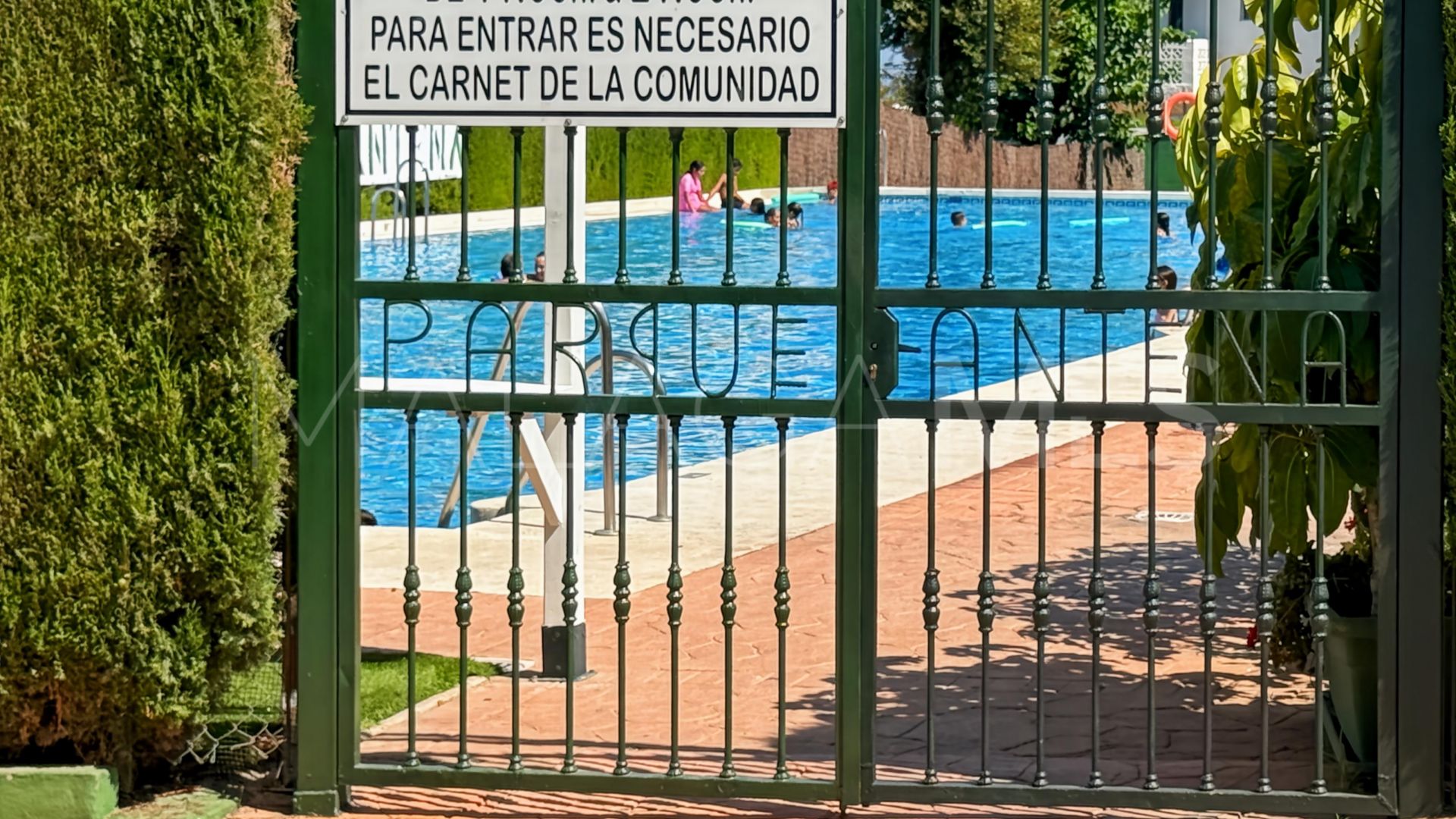 For sale flat in Estepona East