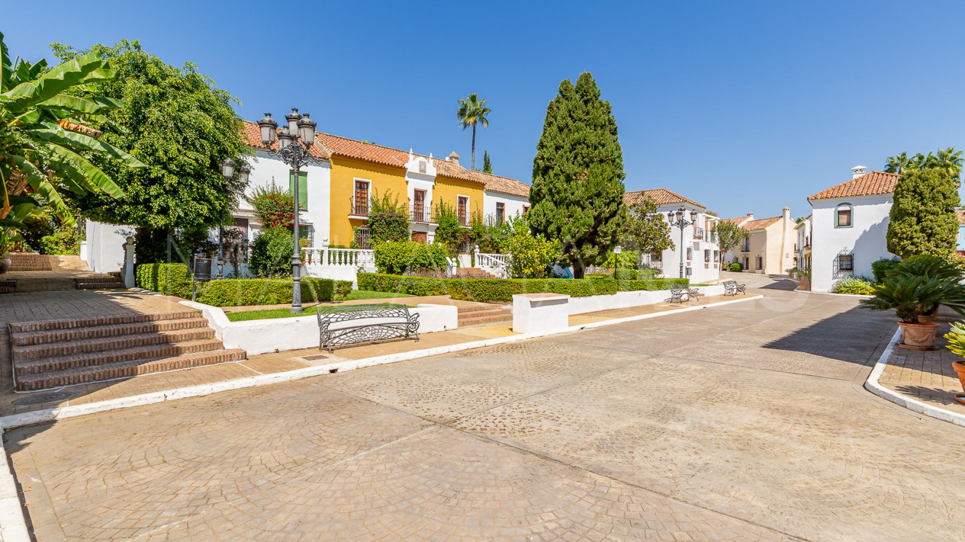 Radhus for sale in Guadalmina Baja
