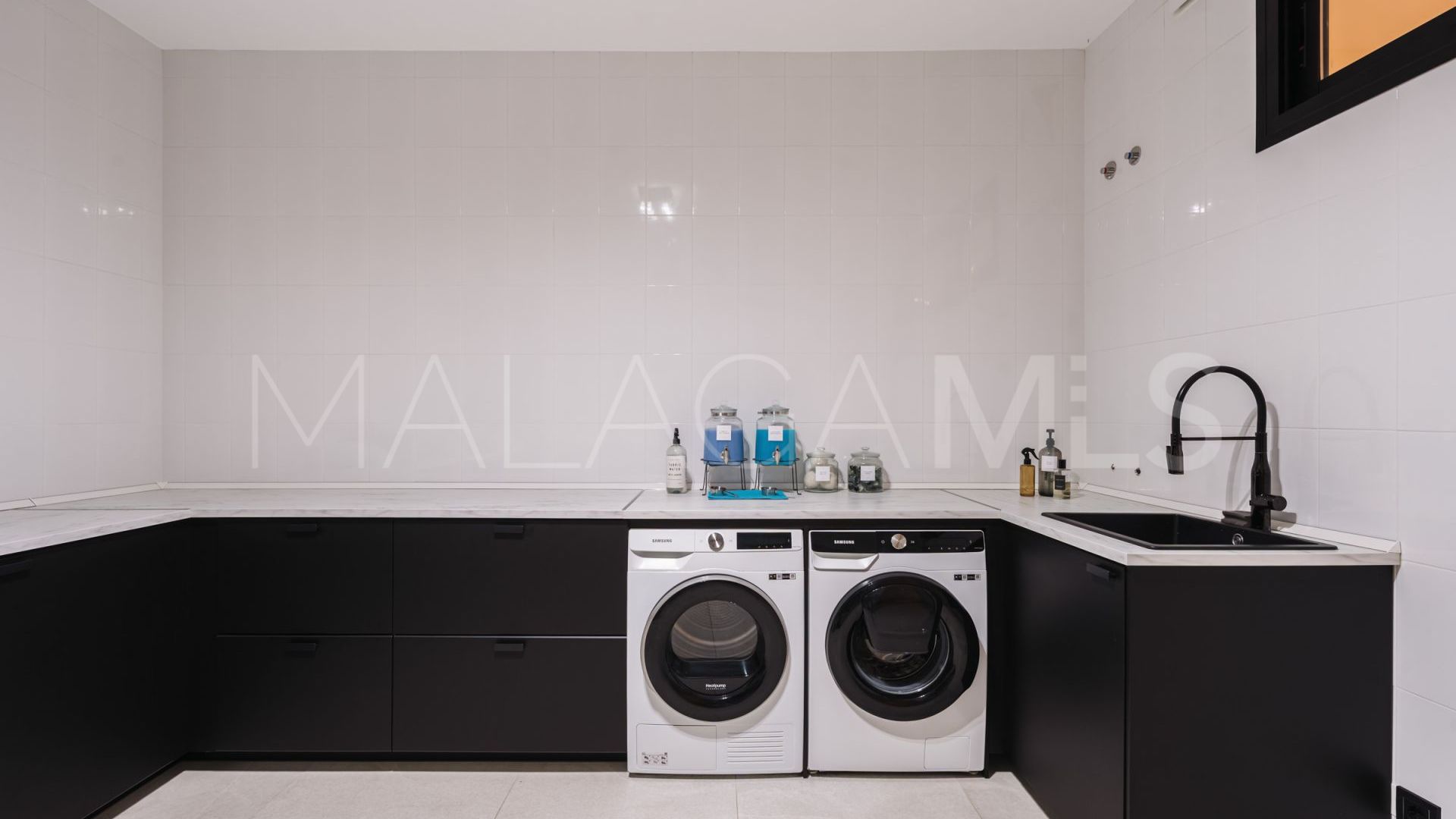 For sale villa in Elviria