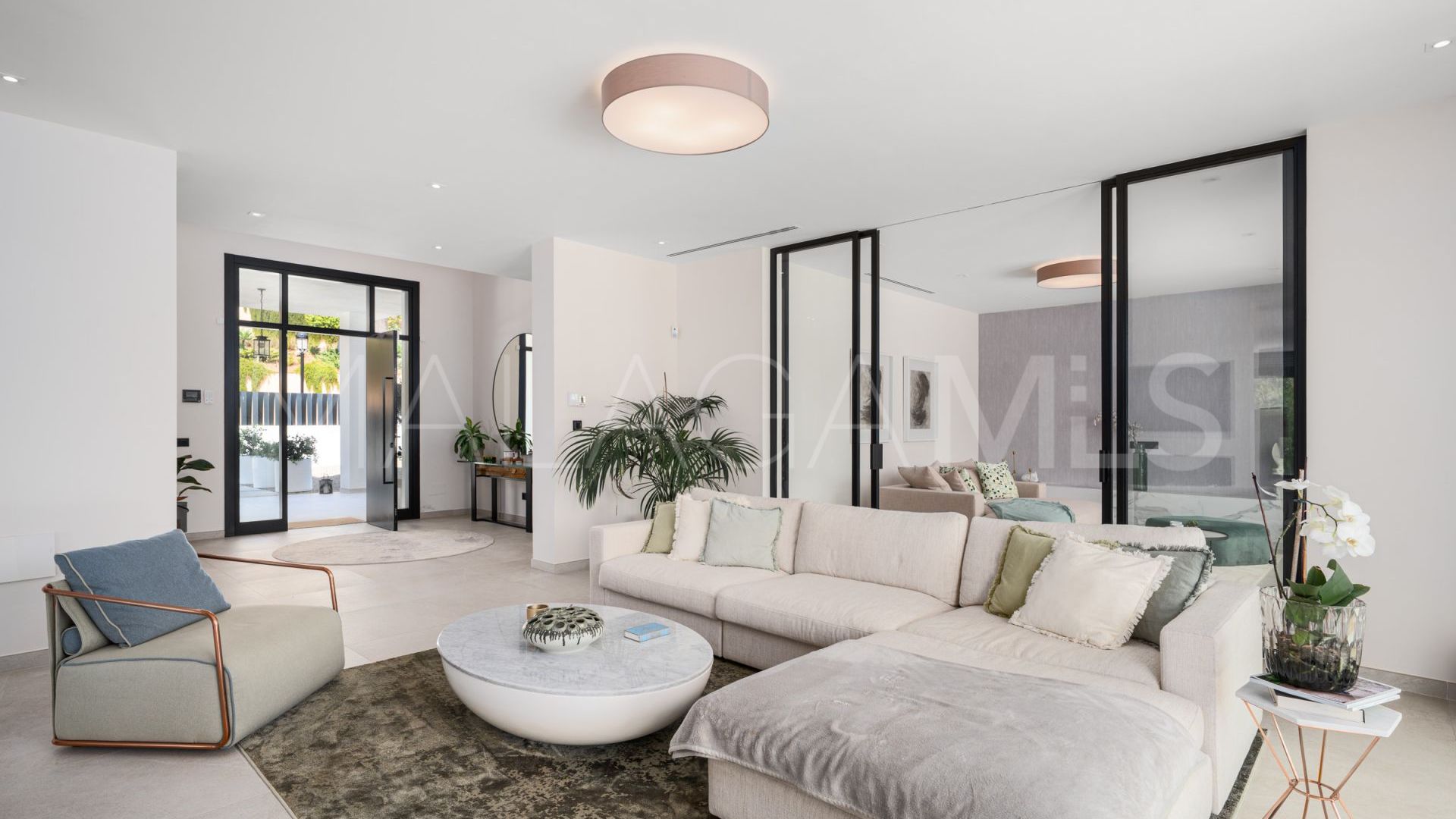 For sale villa in Elviria