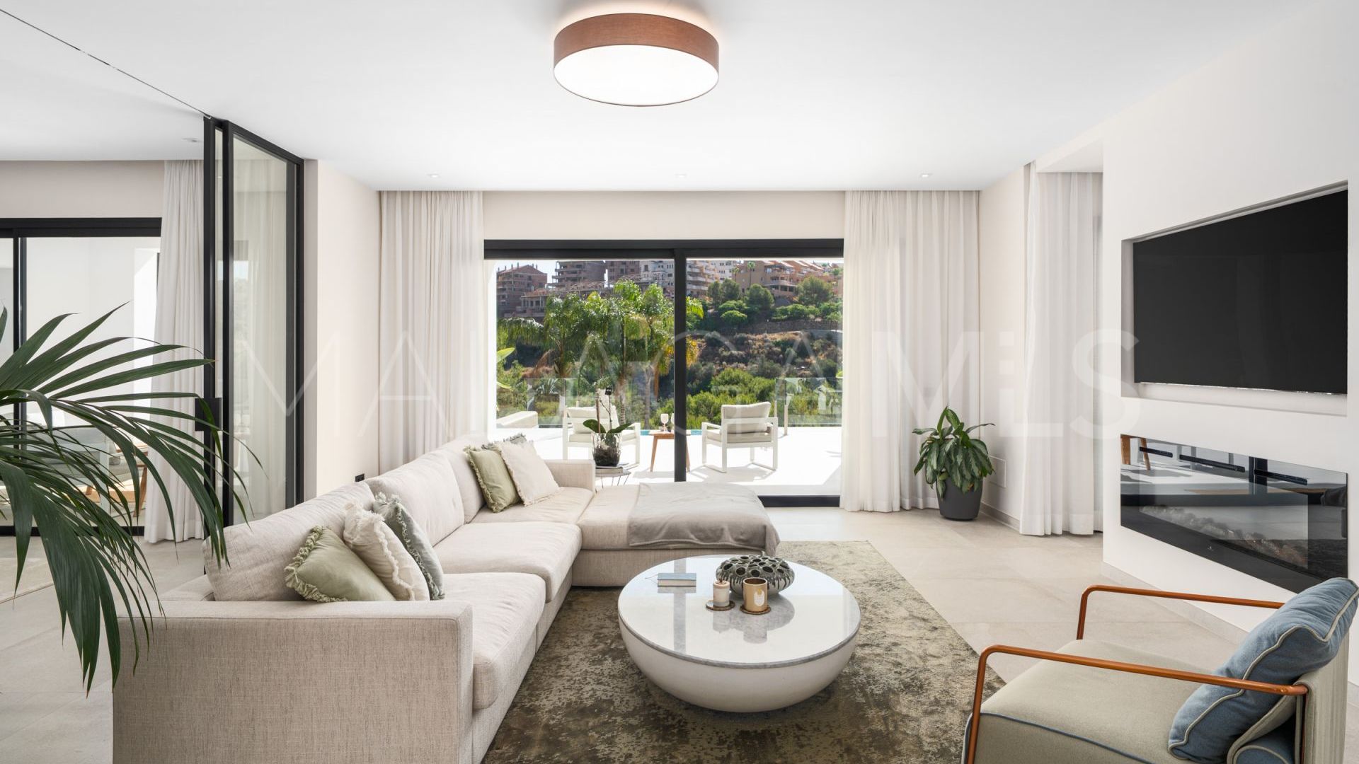 For sale villa in Elviria