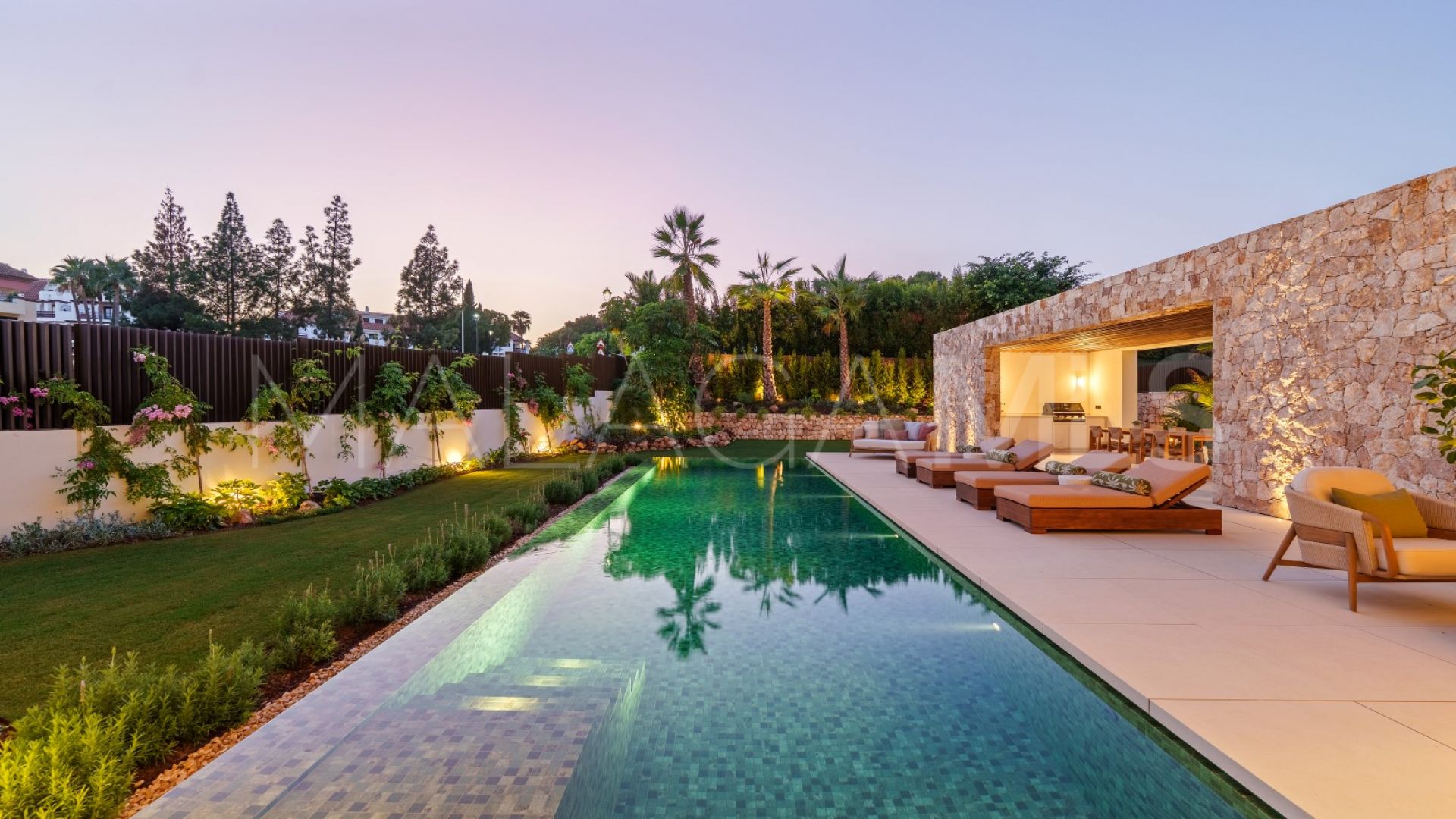 For sale 5 bedrooms villa in Marbella Golden Mile