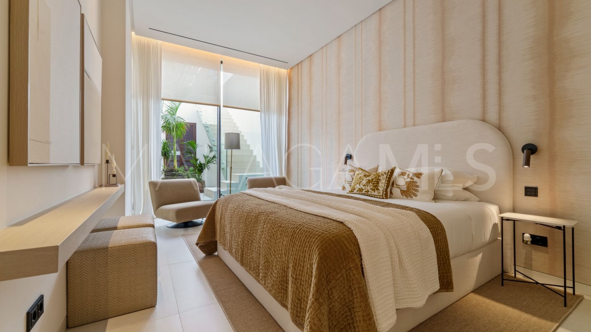 For sale 5 bedrooms villa in Marbella Golden Mile