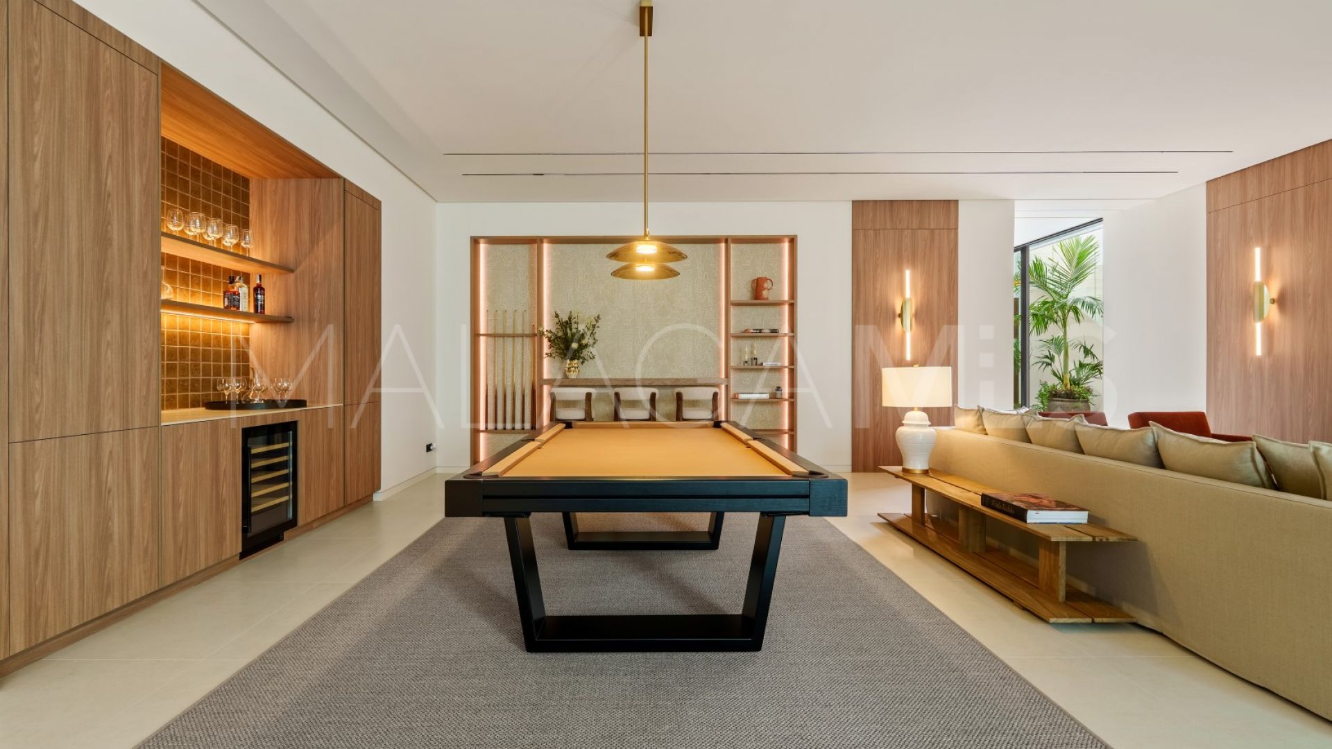 For sale 5 bedrooms villa in Marbella Golden Mile