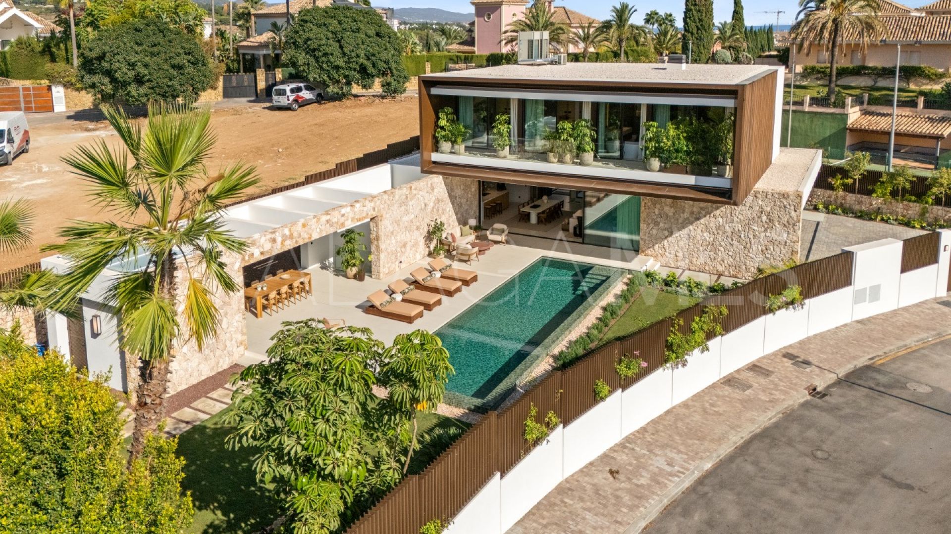 For sale 5 bedrooms villa in Marbella Golden Mile