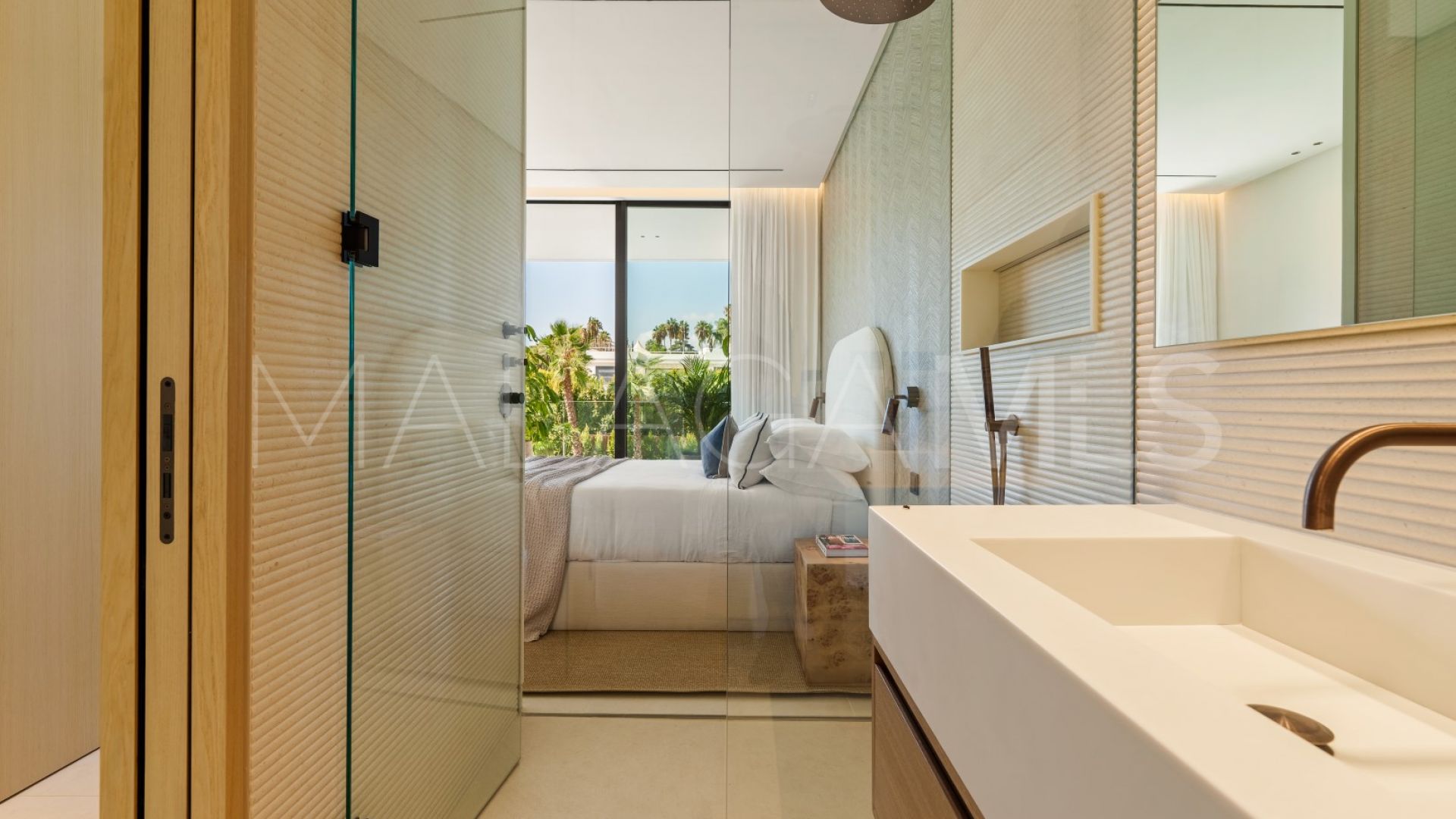 For sale 5 bedrooms villa in Marbella Golden Mile