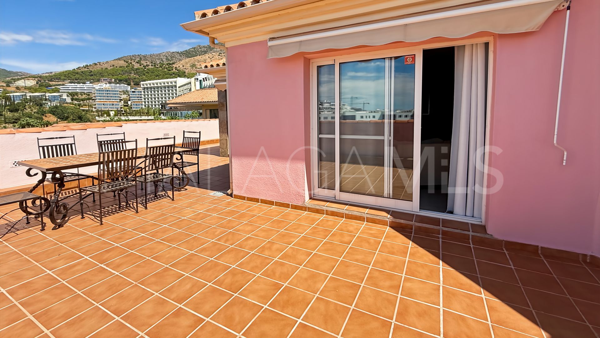 Se vende Ático de 2 bedrooms in El Higueron