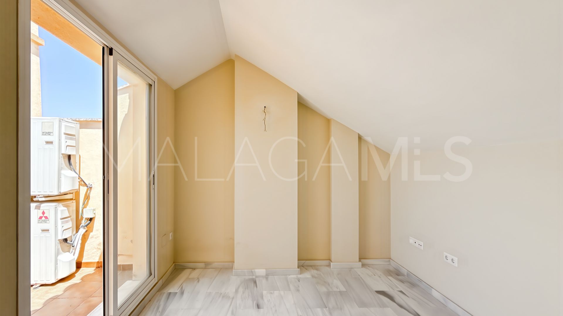 For sale town house in Calypso