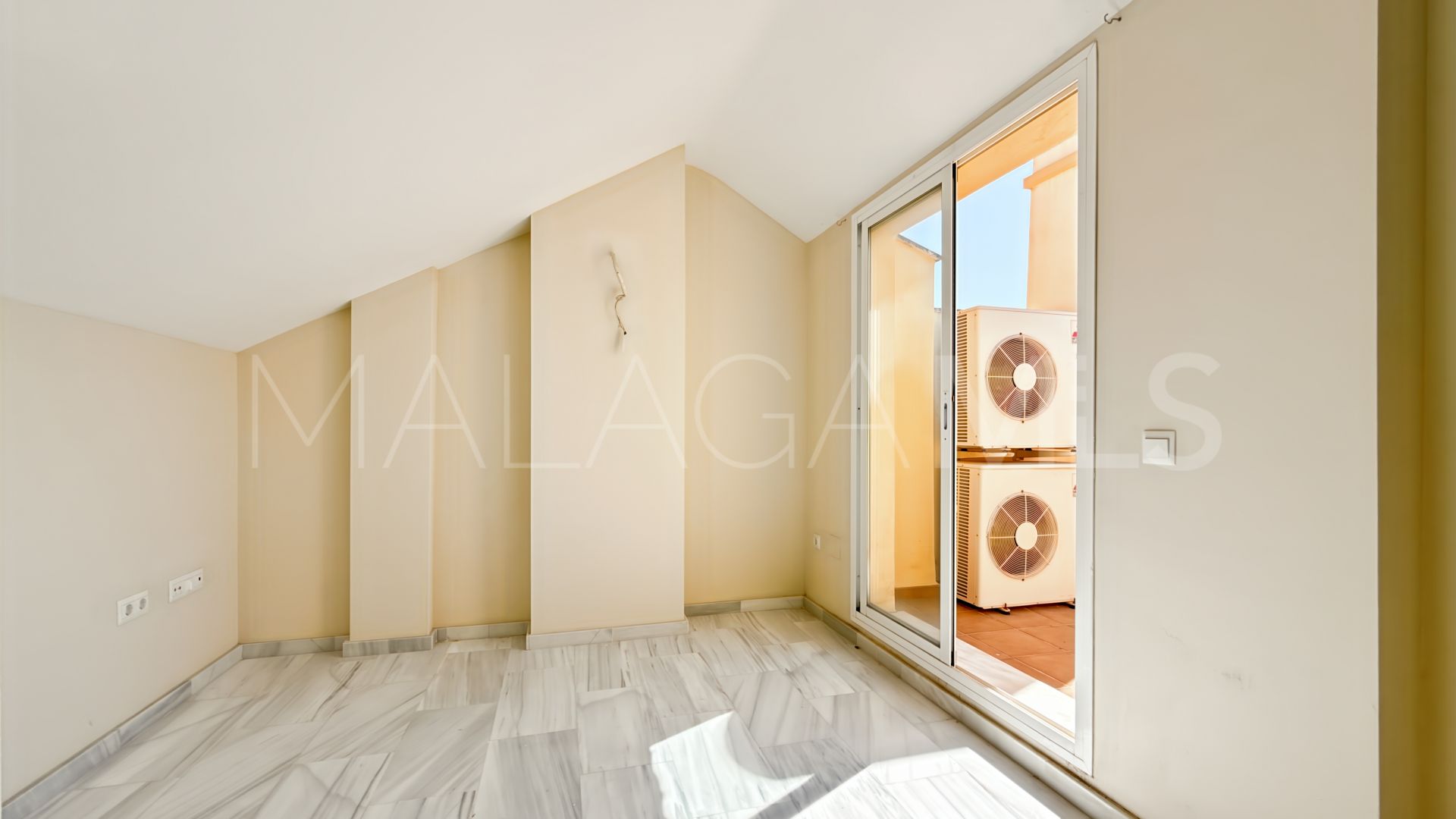 For sale town house in Calypso
