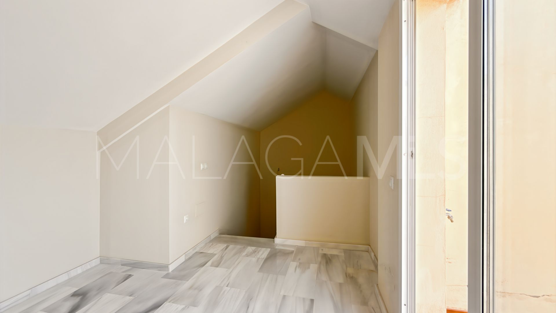 For sale town house in Calypso