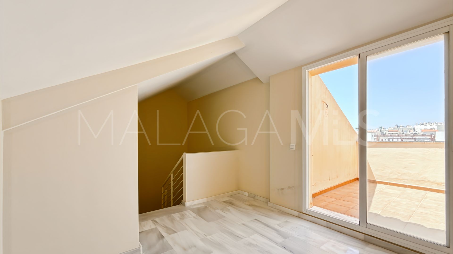 For sale town house in Calypso