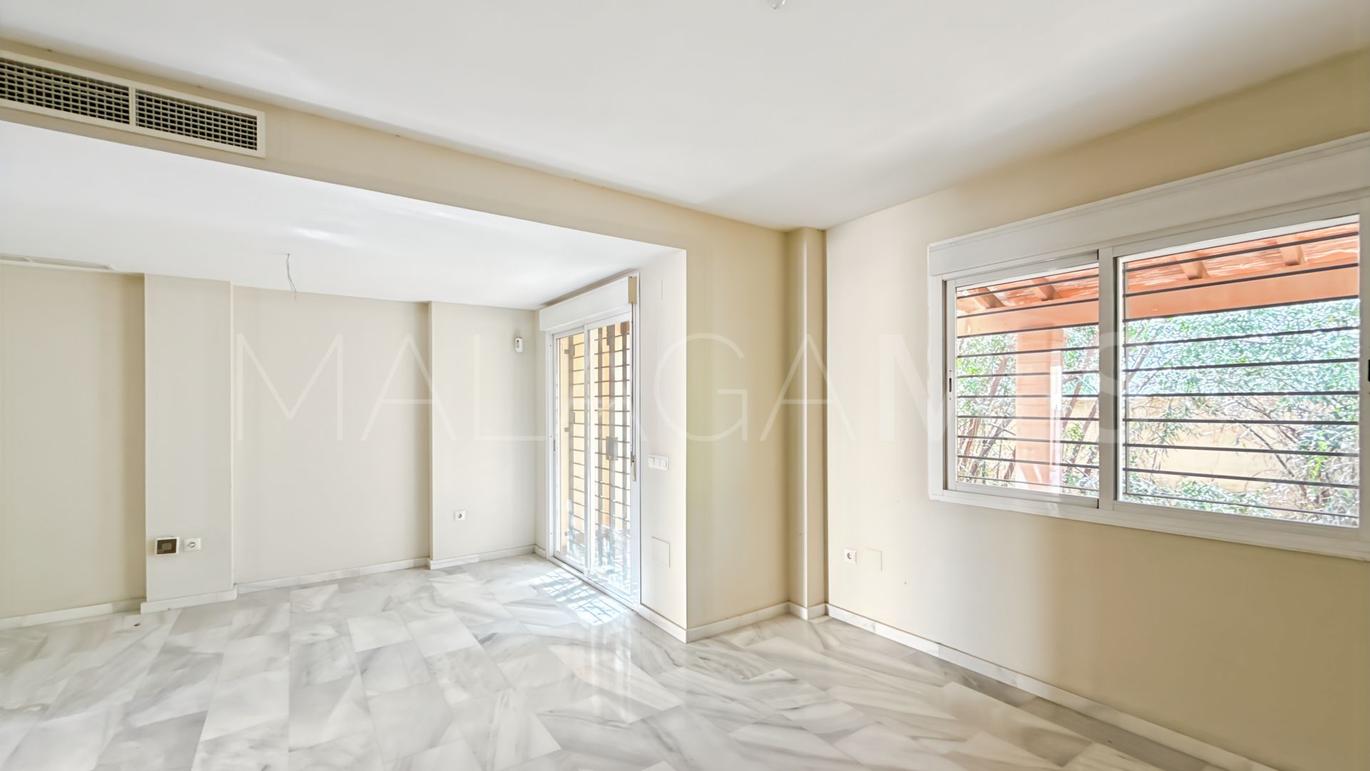 For sale town house in Calypso