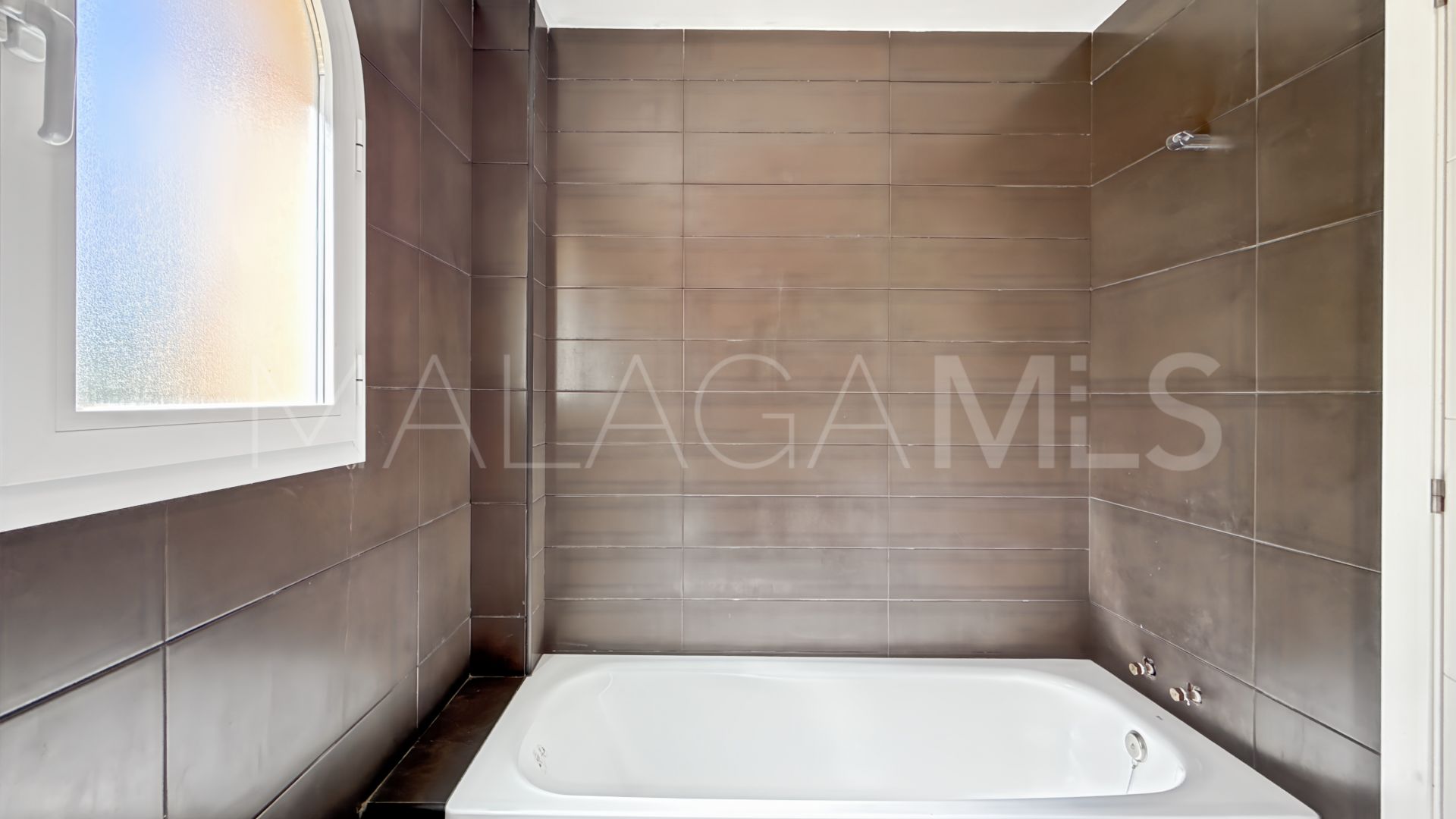 For sale town house in Calypso
