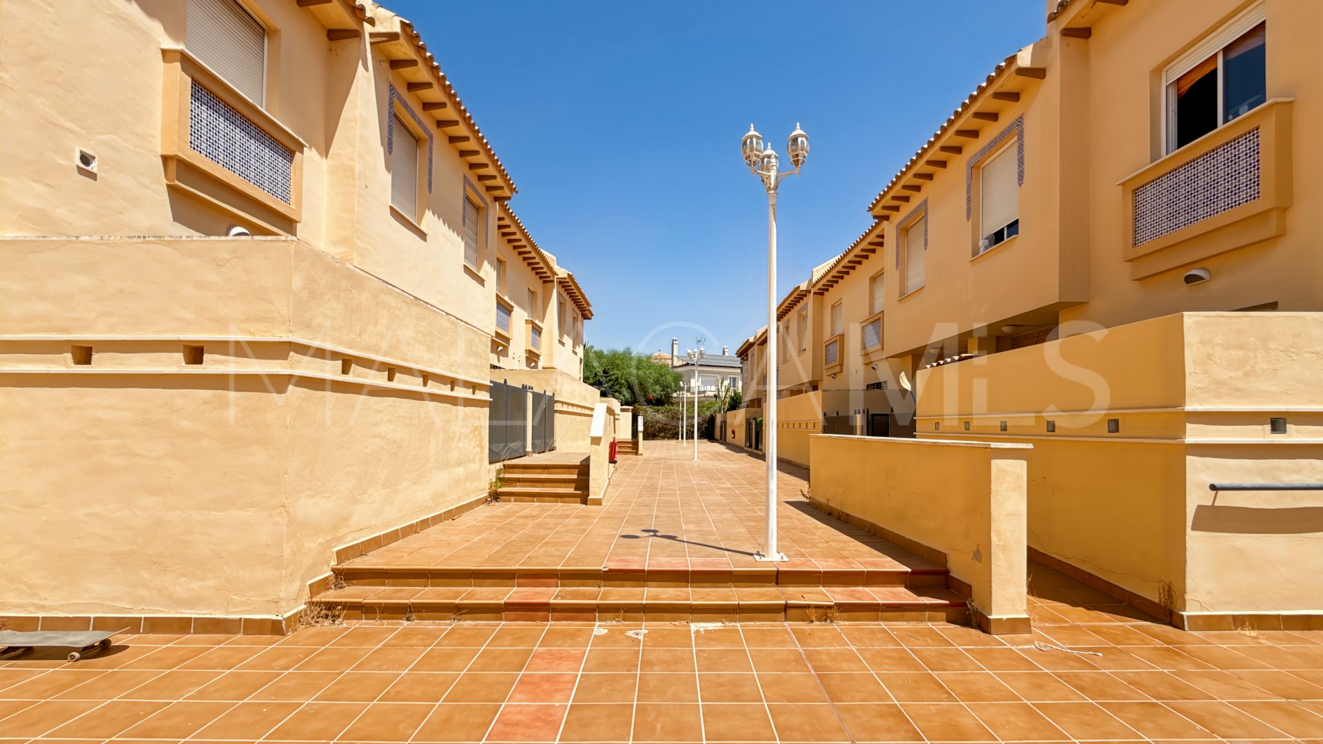 For sale town house in Calypso