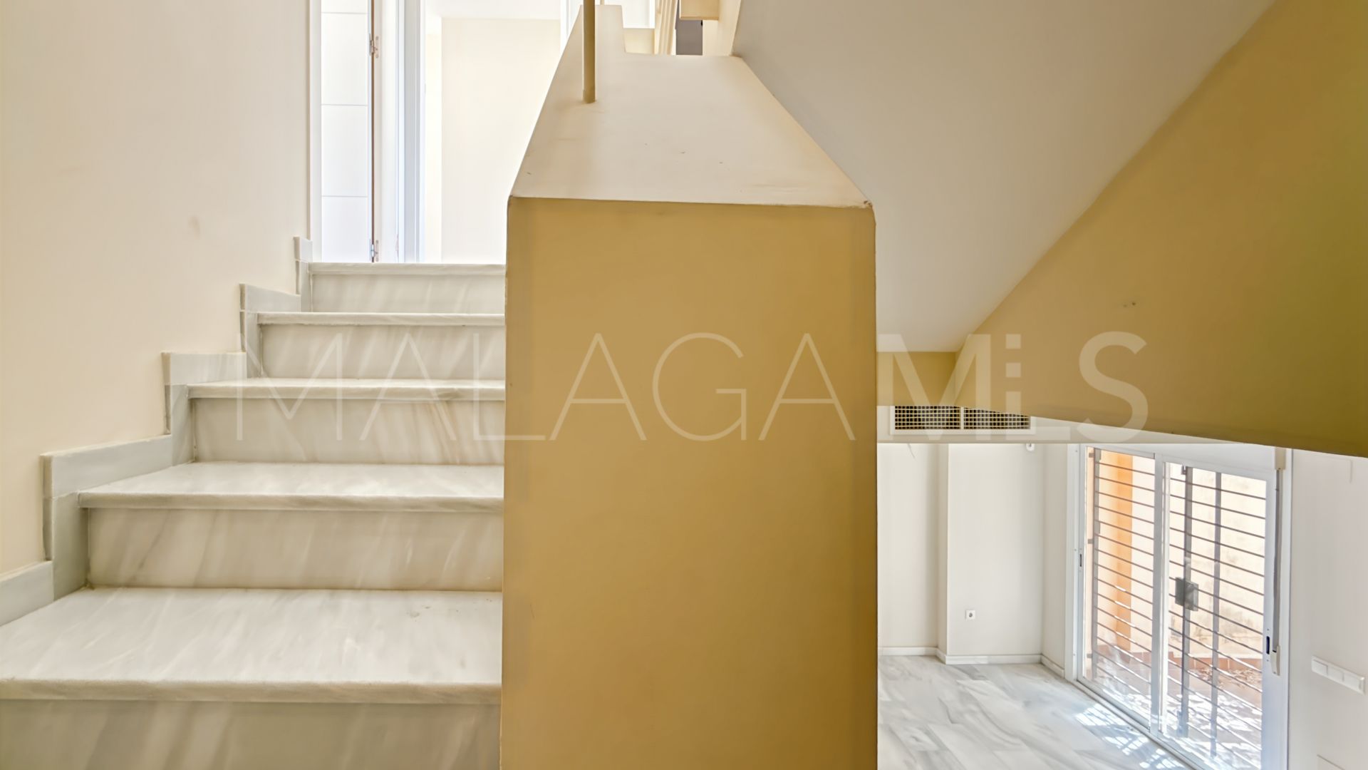 For sale town house in Calypso