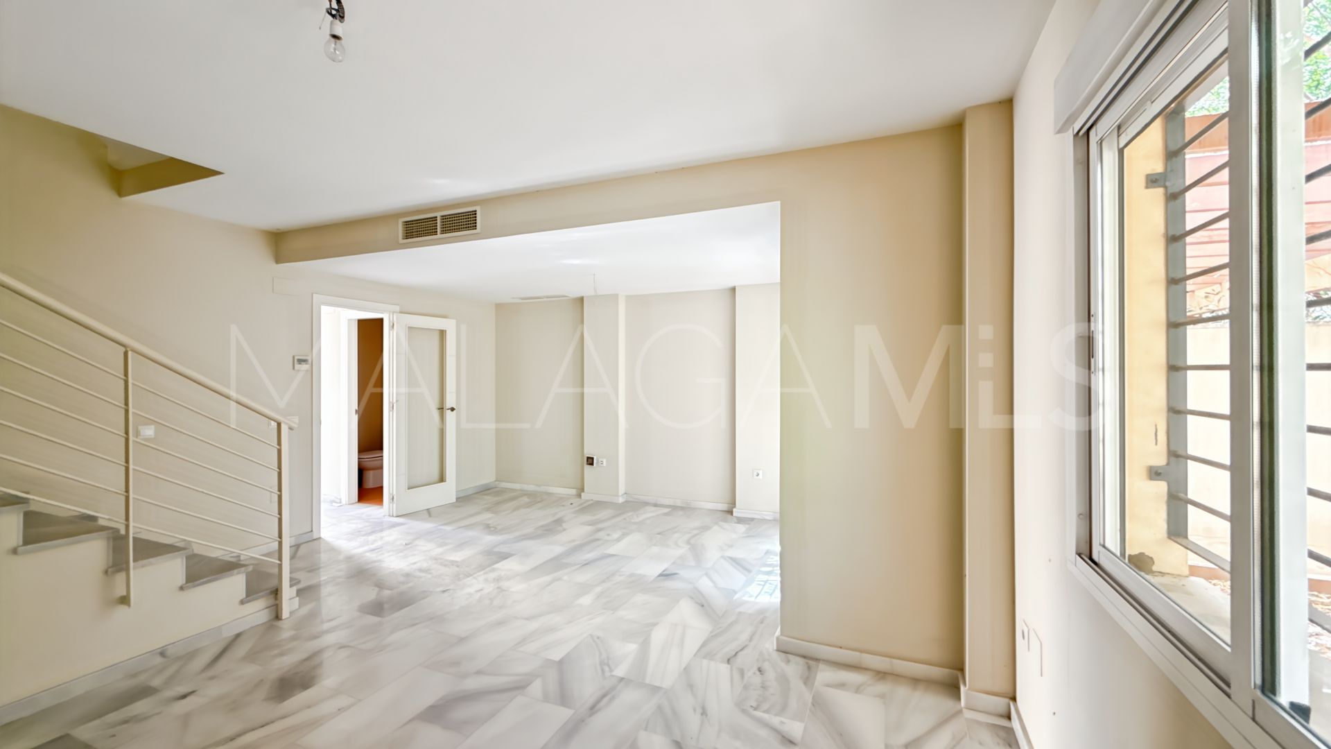 For sale town house in Calypso