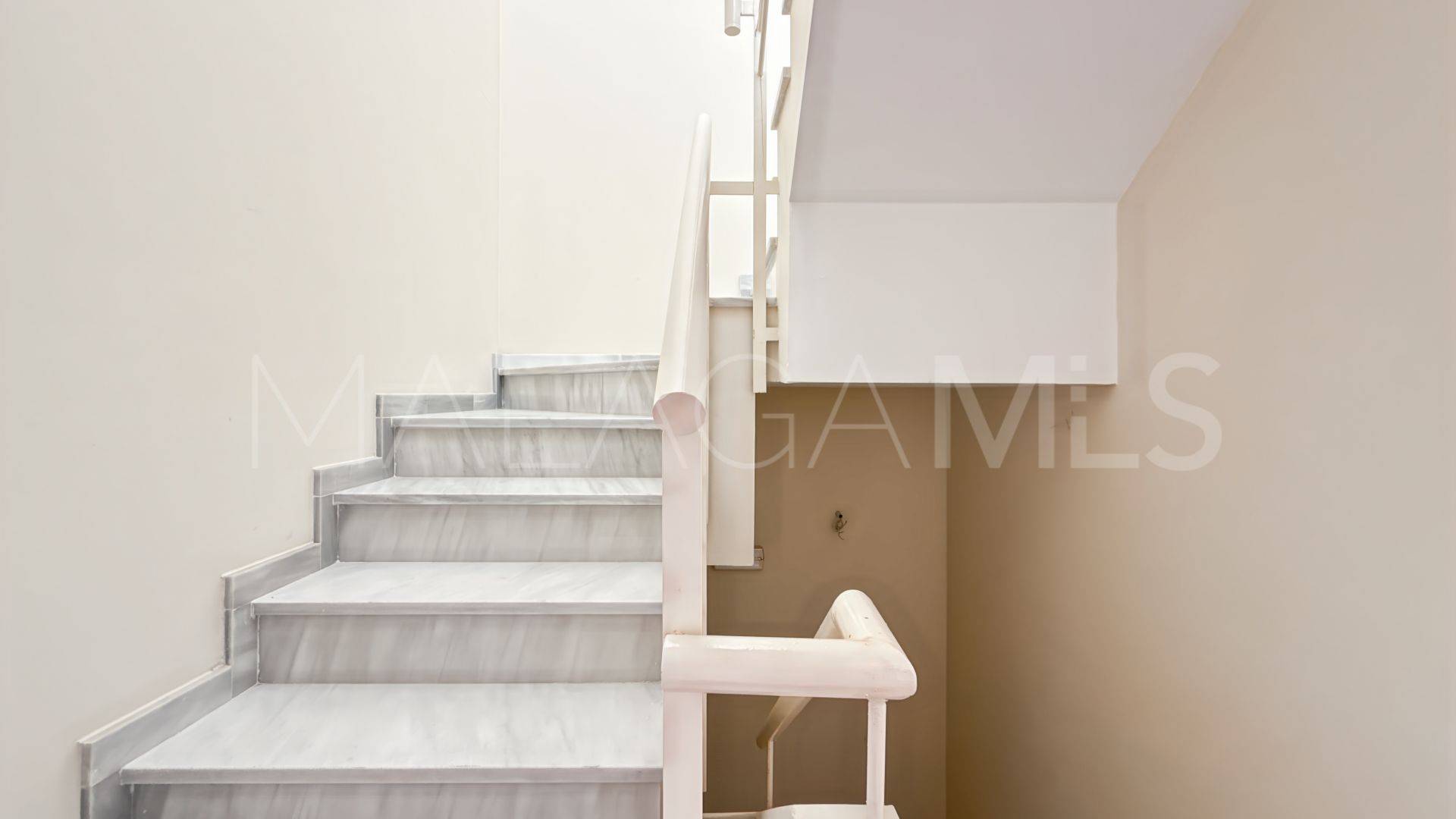 For sale town house in Calypso