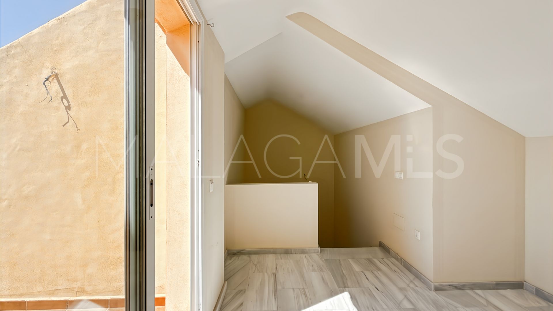 For sale town house in Calypso