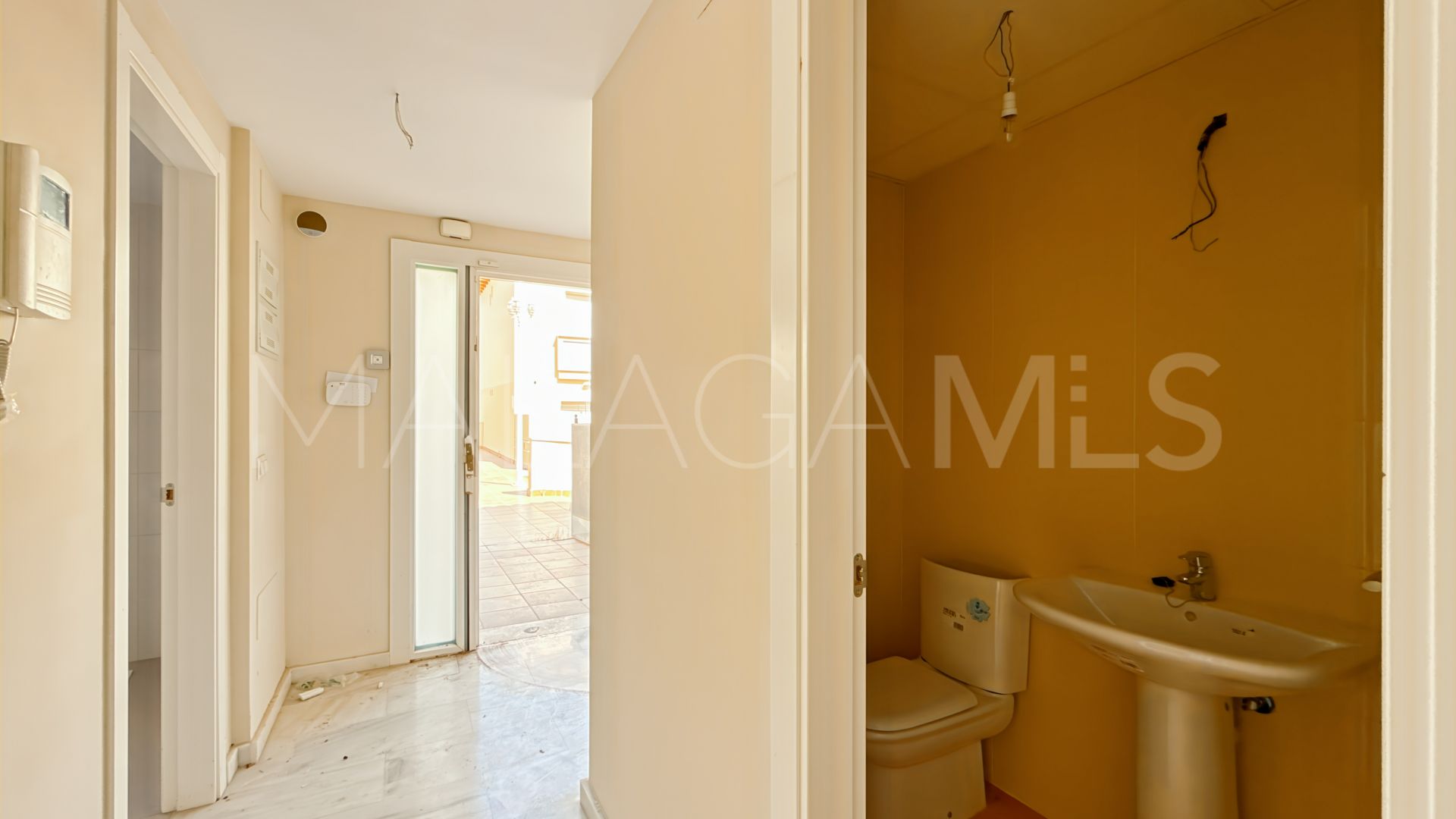 For sale town house in Calypso