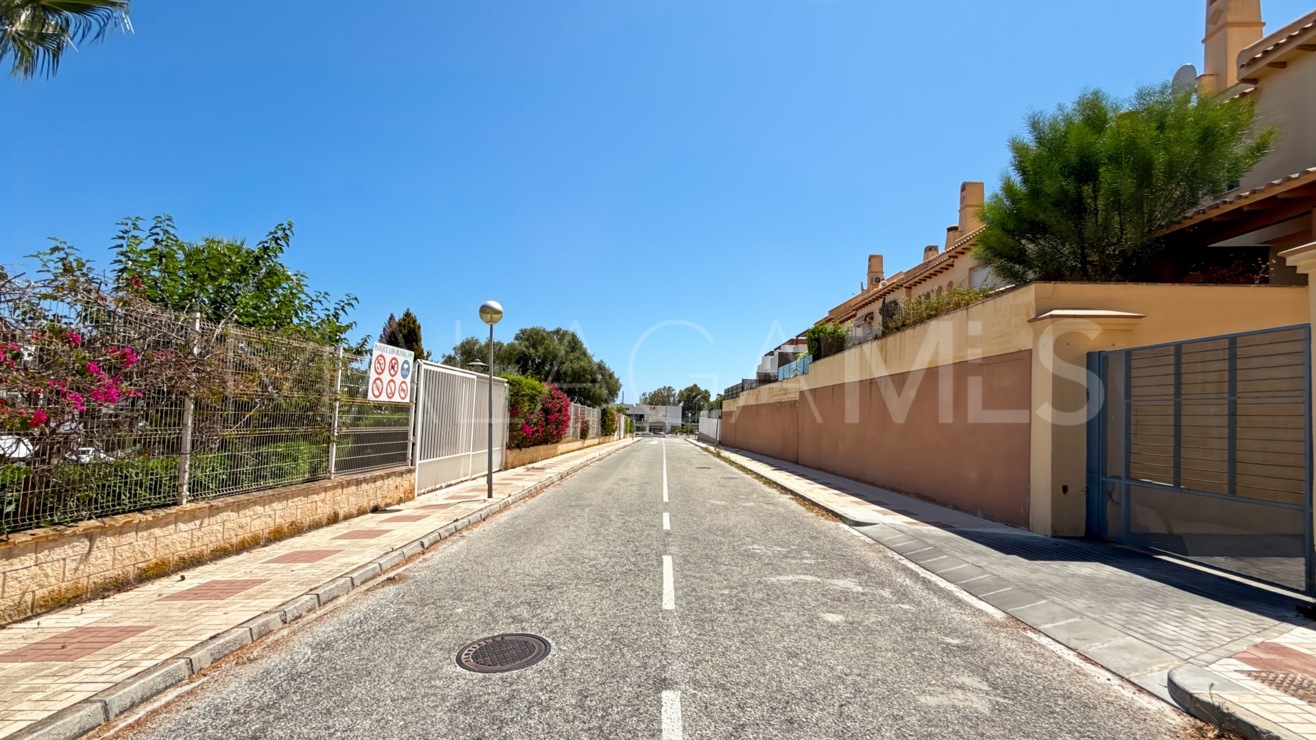 For sale town house in Calypso